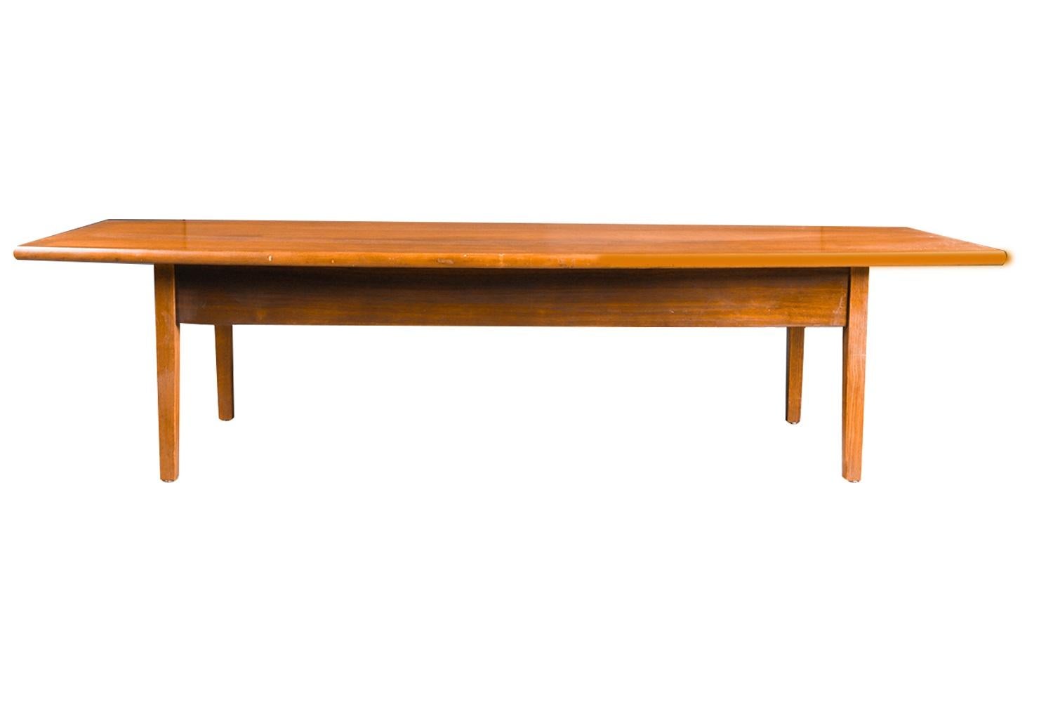Mid Century Coffee Table with Drawer Stanley Furniture In Good Condition For Sale In Baltimore, MD