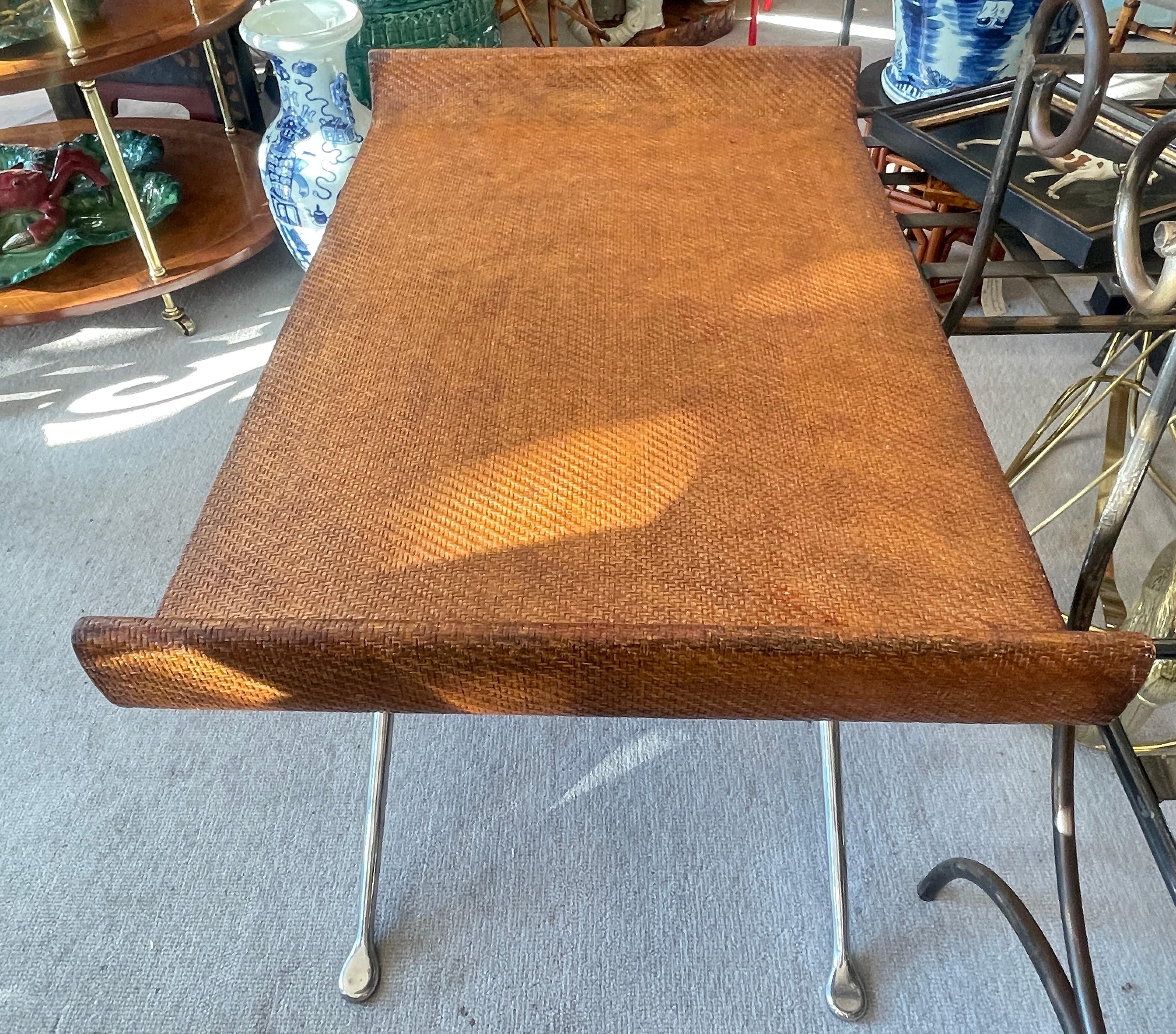Tavolino da caffè del Mid Century con piano a trama intrecciata e base a X in acciaio lucido, Italia In condizioni buone in vendita a West Palm Beach, FL
