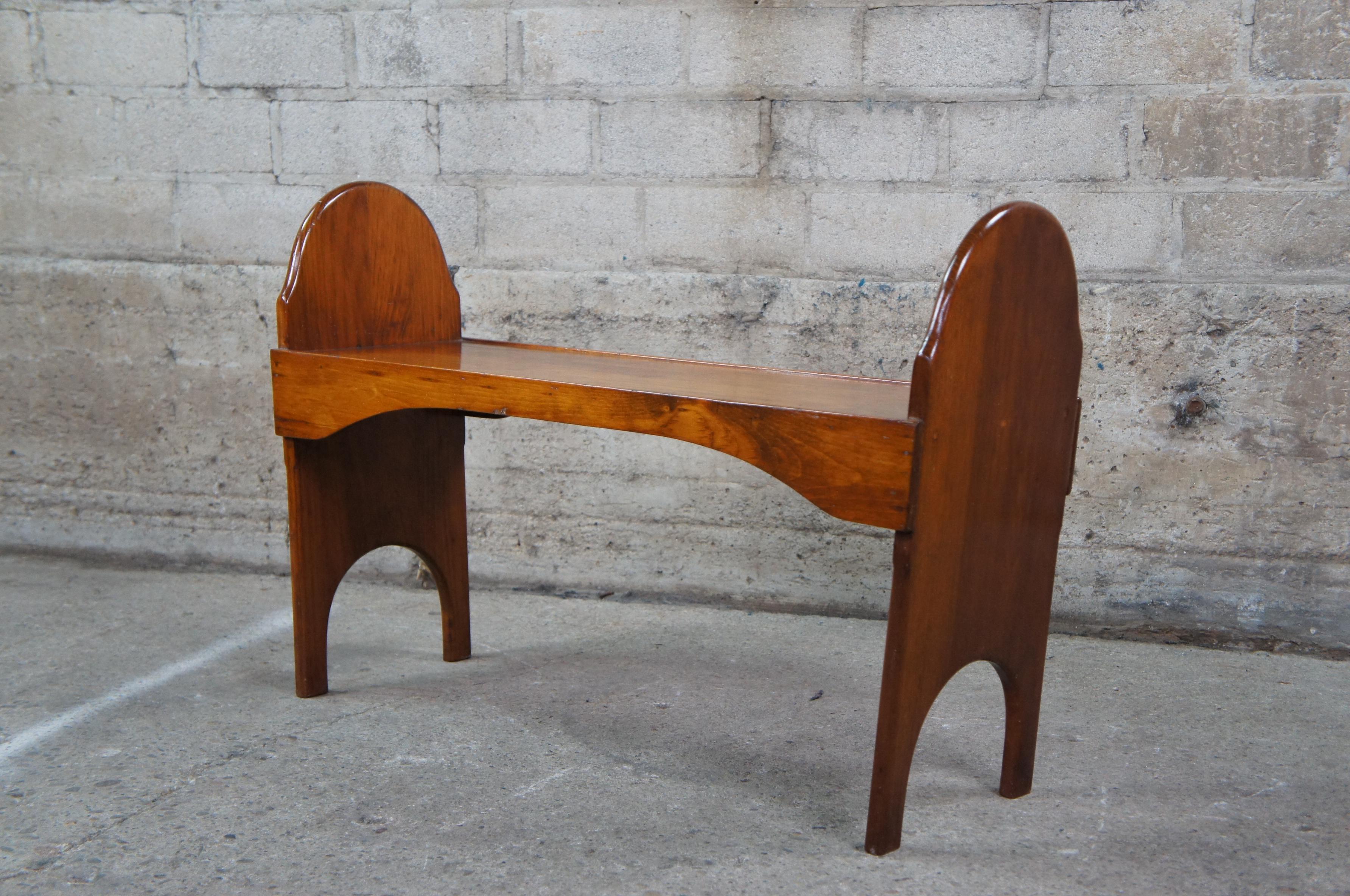 MidCentury Cohasset Colonials Hagerty Museum Country Farmhouse Bench Seat For Sale at 1stDibs