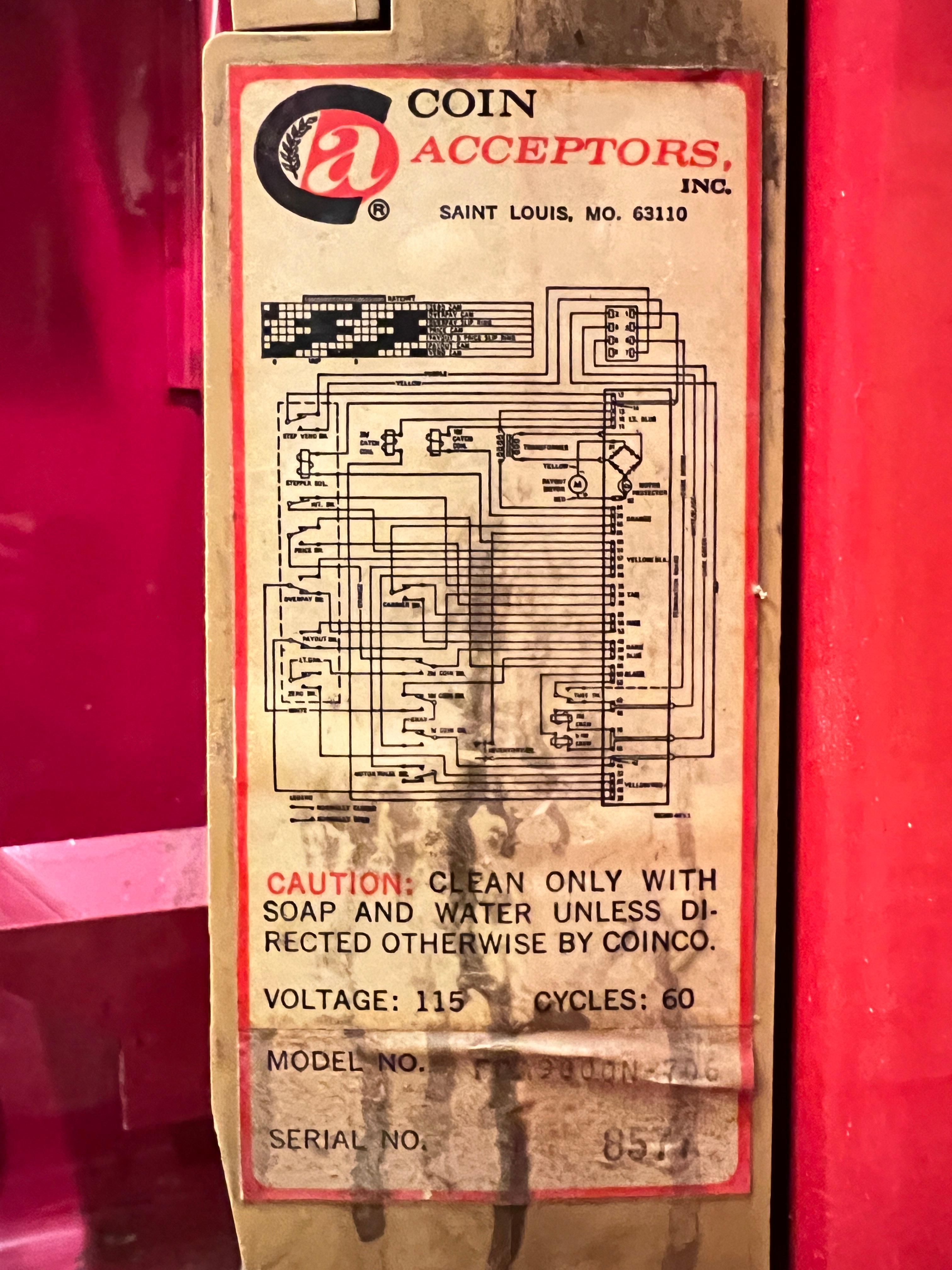 Coca-Cola di metà secolo Coca-Cola Cavalier 72 Distributore automatico Circa 1960 in vendita 7