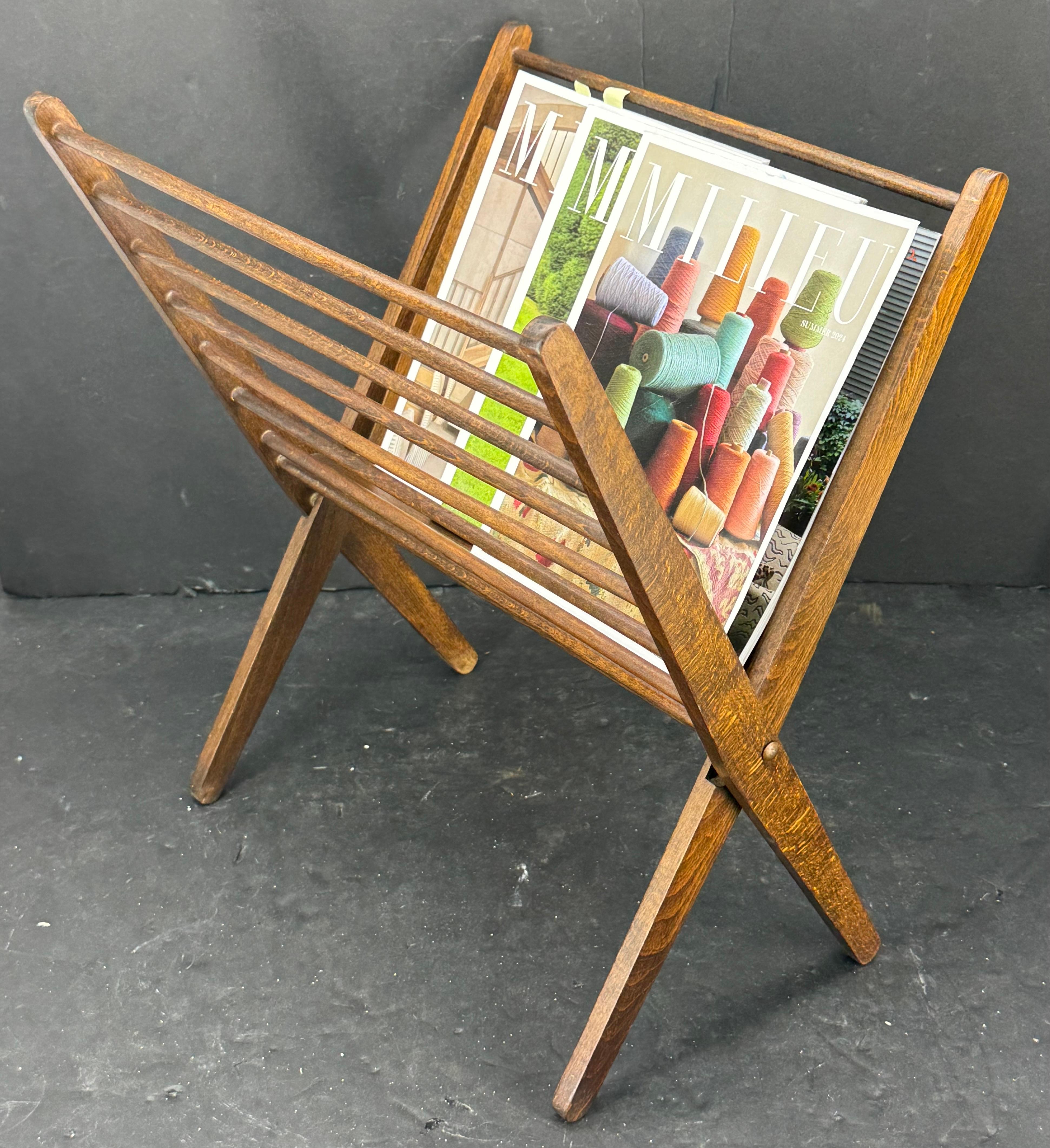 Scaffale portariviste pieghevole in Wood del Mid-Century in vendita 3
