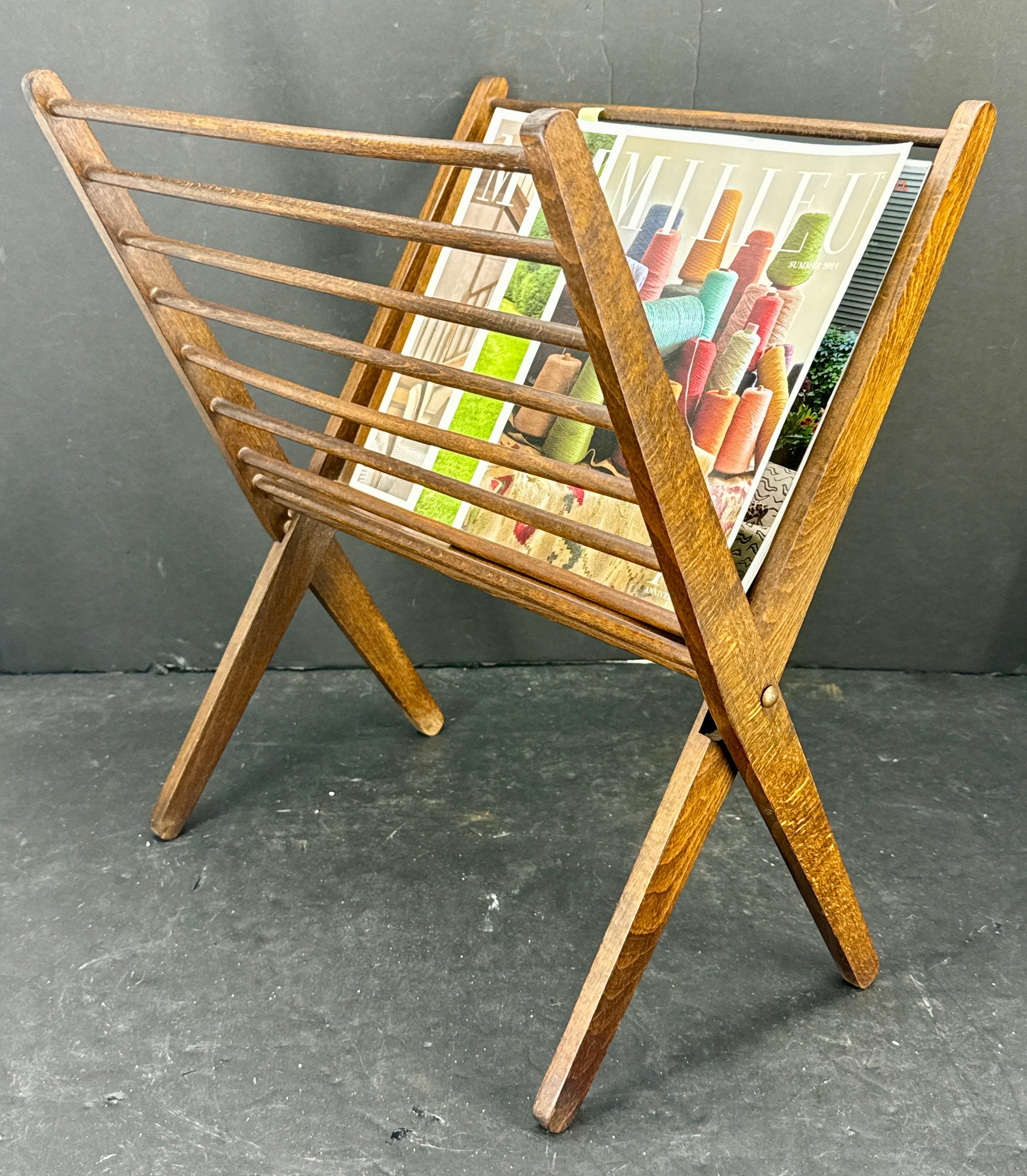 Scaffale portariviste pieghevole in Wood del Mid-Century in vendita 6