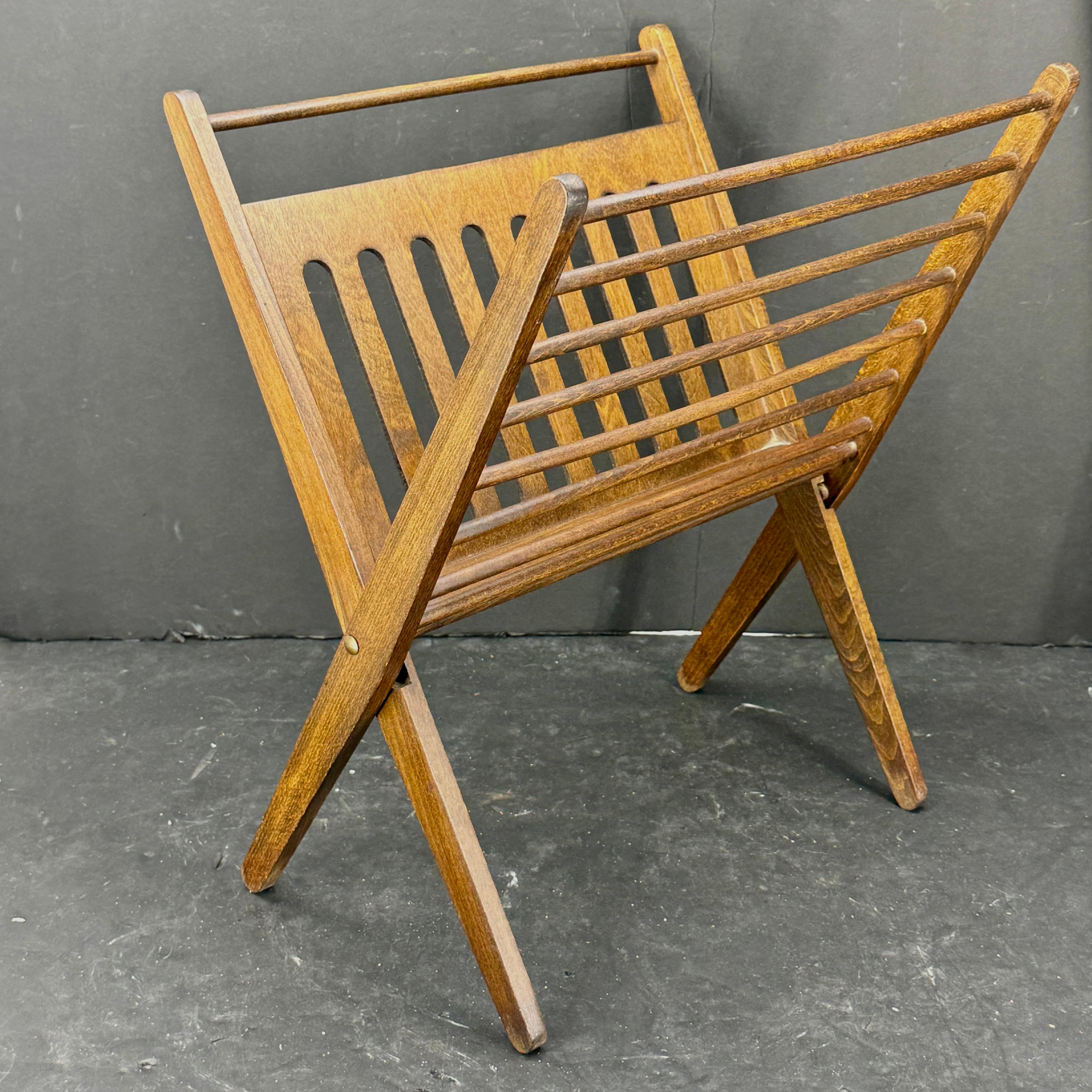 XX secolo Scaffale portariviste pieghevole in Wood del Mid-Century in vendita