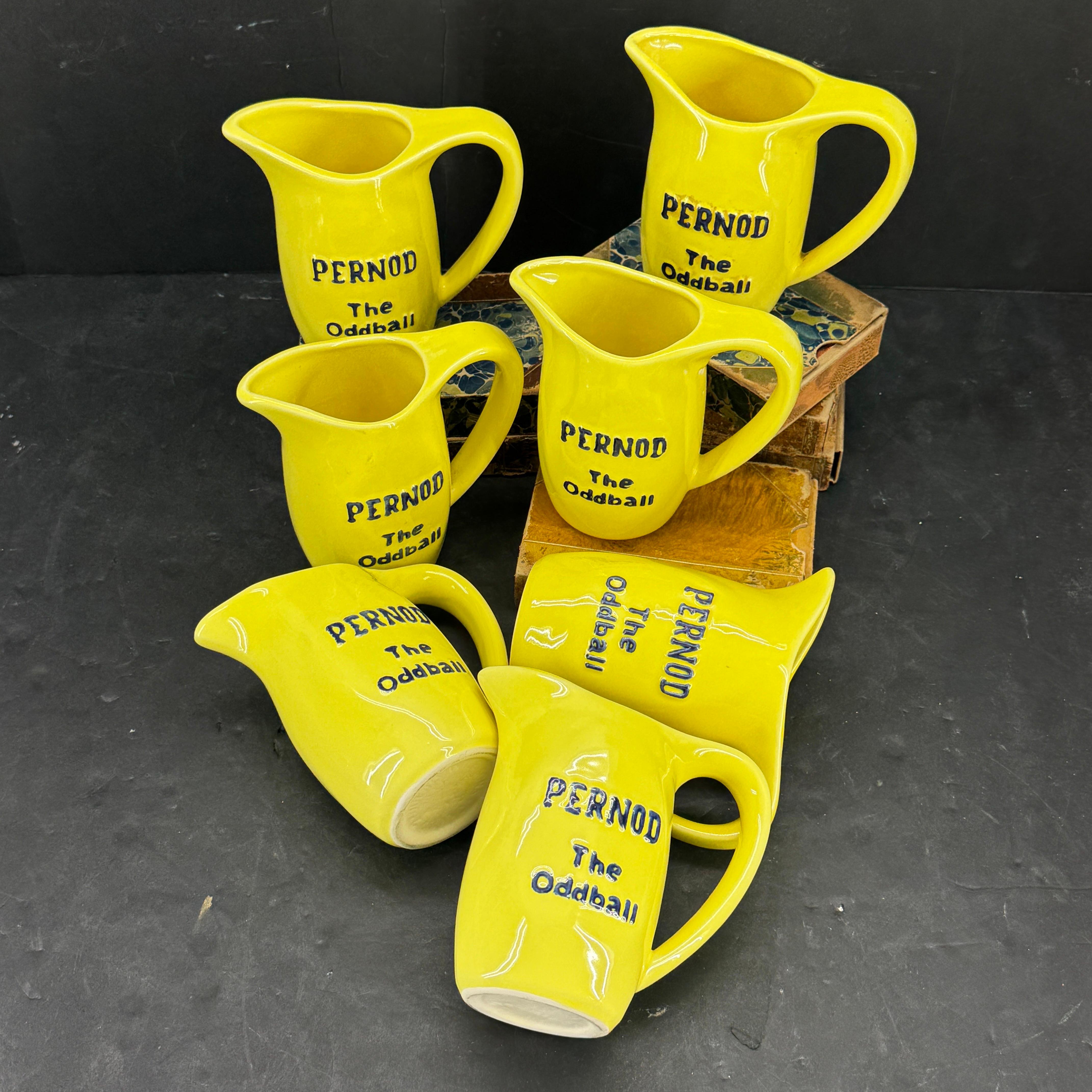 Collection de 7 pichets en céramique jaune Pernod du milieu du siècle dernier en vente 8