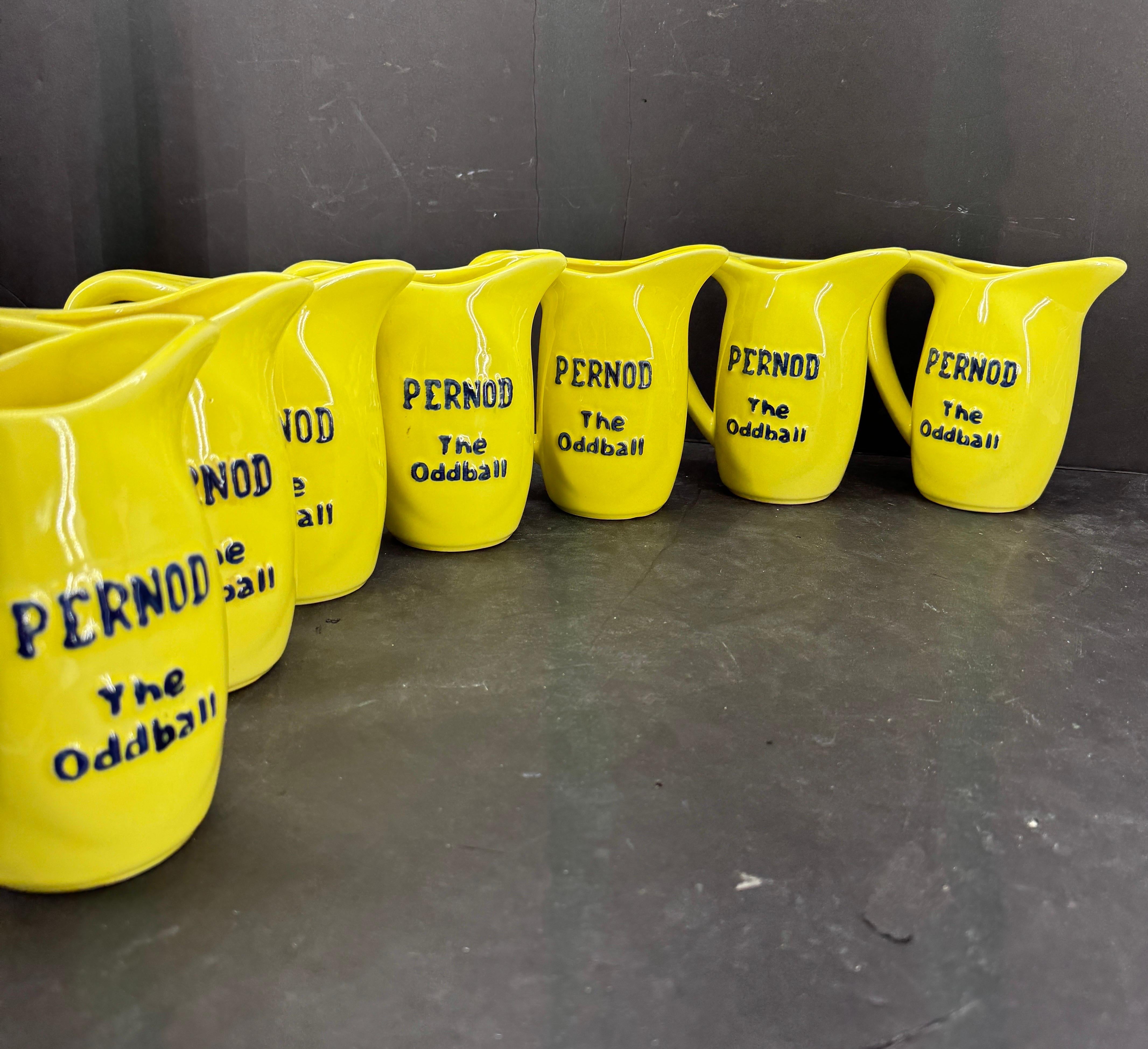 Collection de 7 pichets en céramique jaune Pernod du milieu du siècle dernier en vente 1