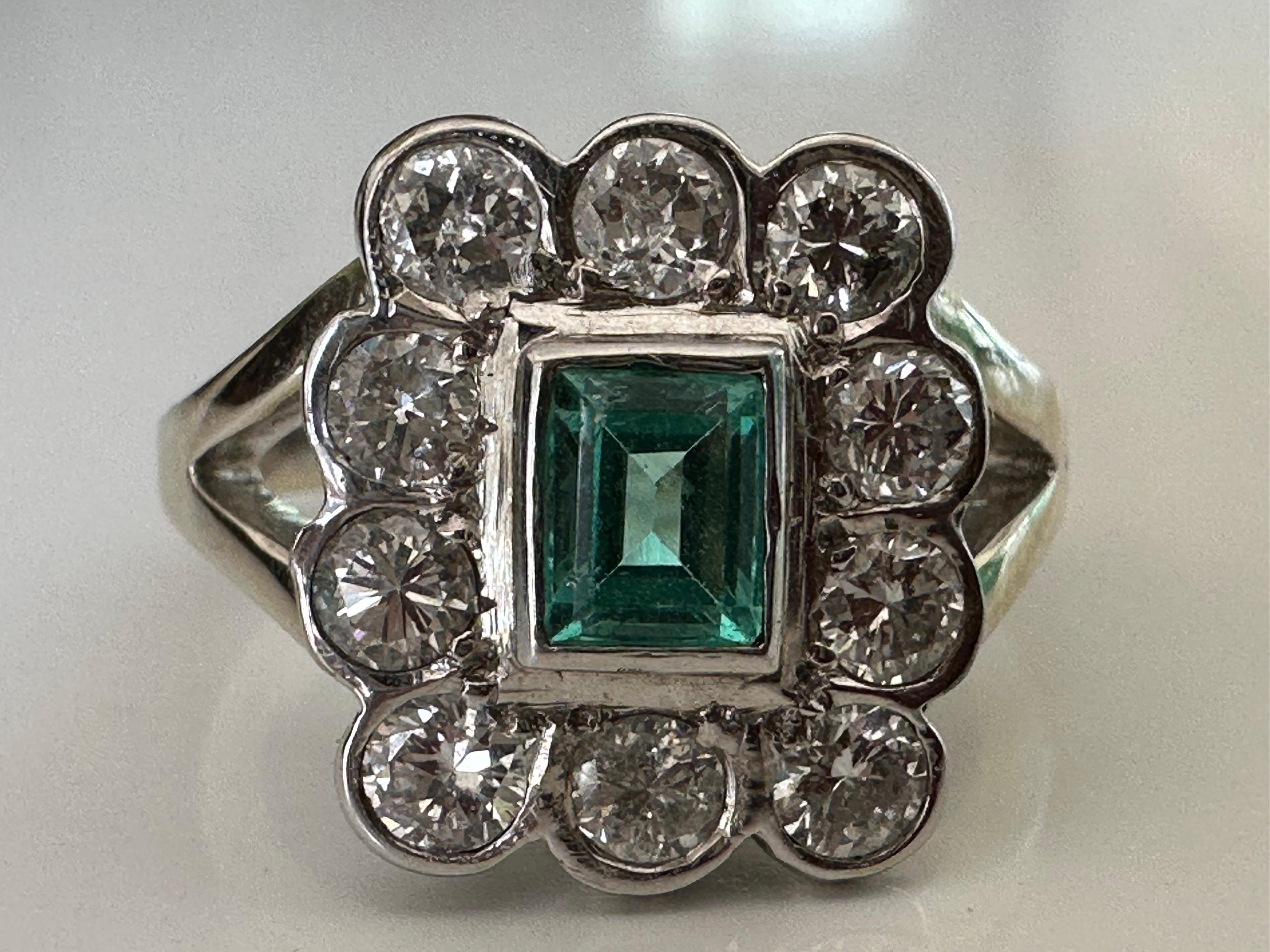 Mid-Century Colombian Emerald and Diamond Cluster Ring  For Sale 9