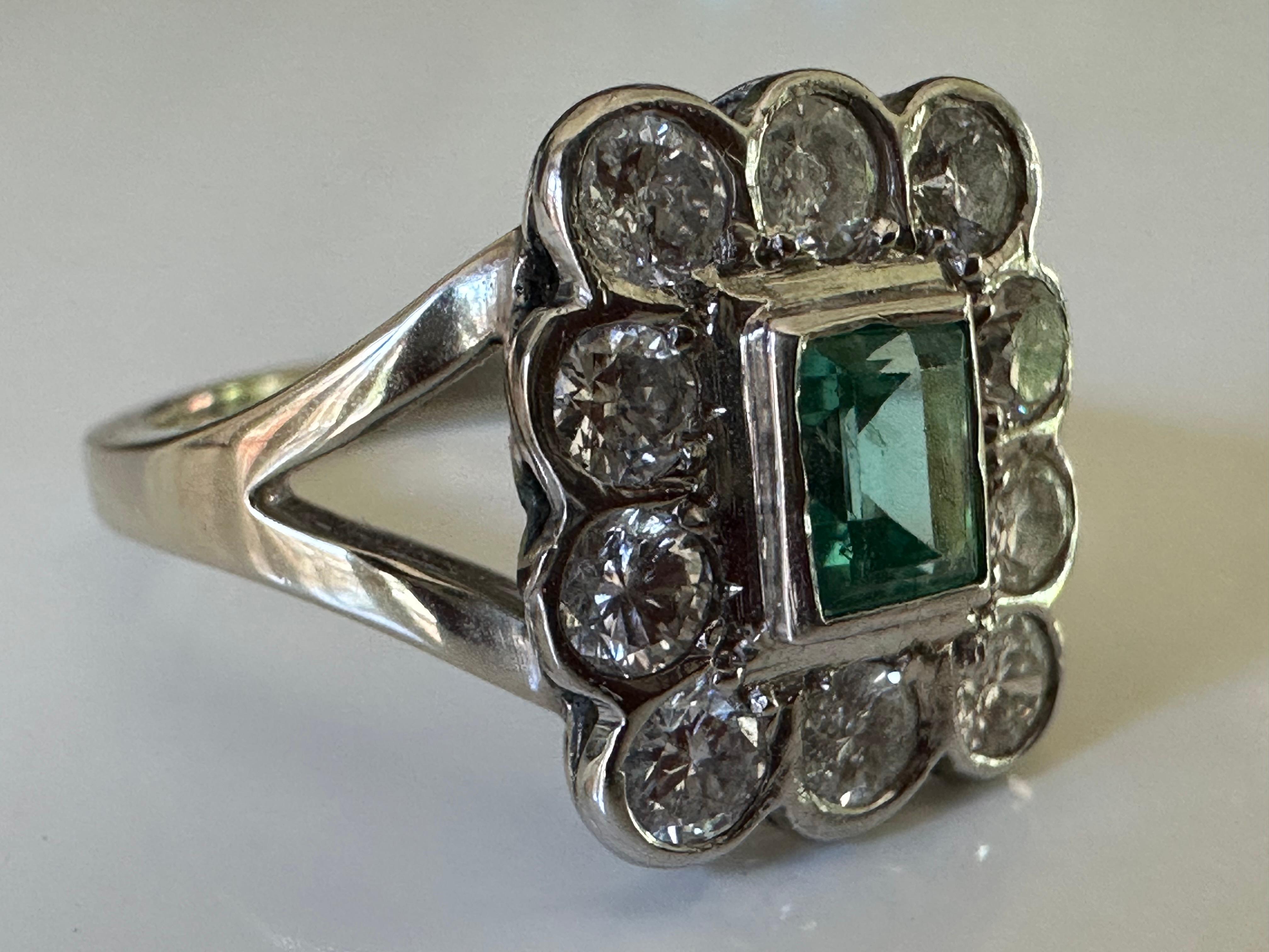 Retro Mid-Century Colombian Emerald and Diamond Cluster Ring  For Sale