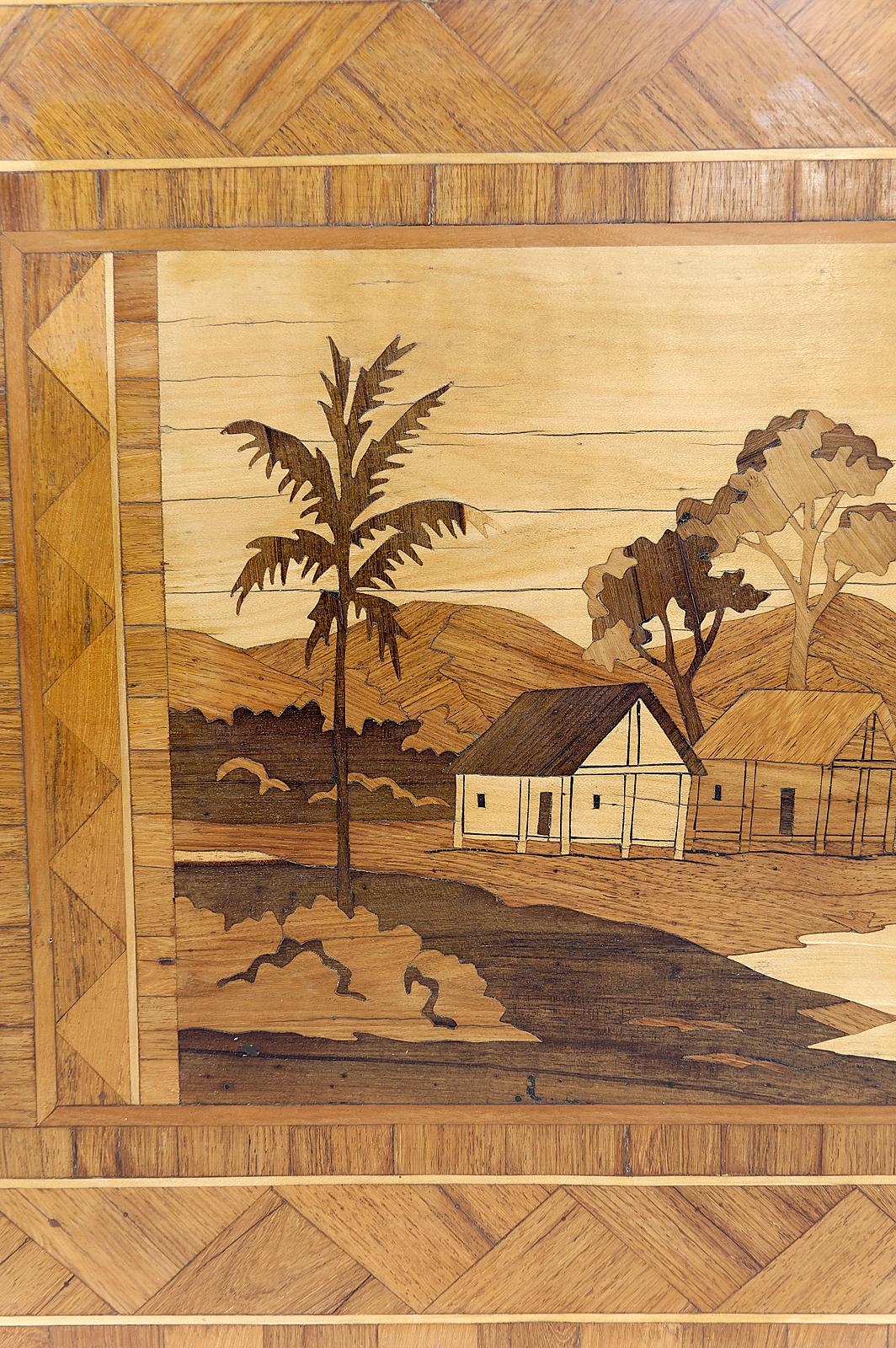 Table basse coloniale africaine du milieu du siècle avec bois incrusté, vers 1960 en vente 4