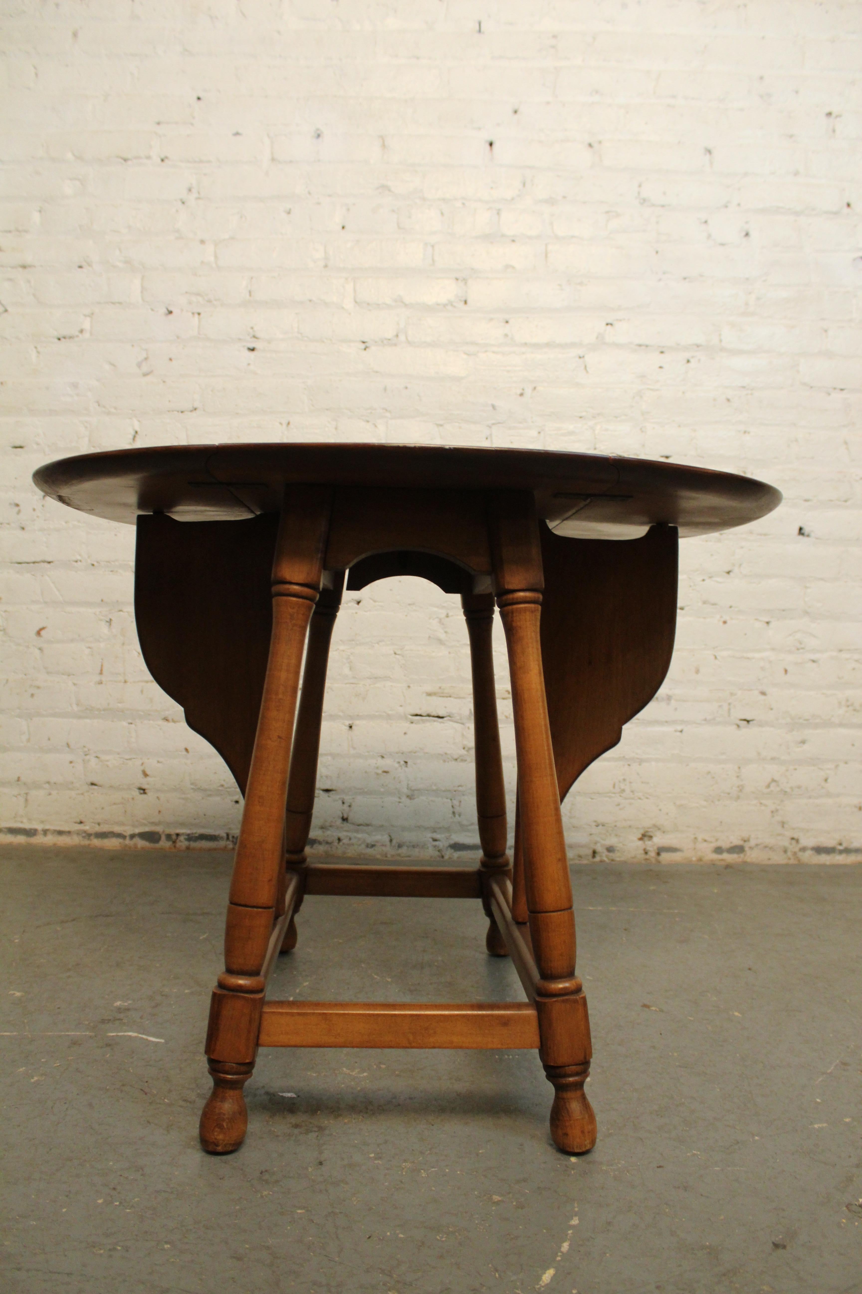 Mid-Century Colonial Revival Maple Drop Leaf Tables For Sale 3
