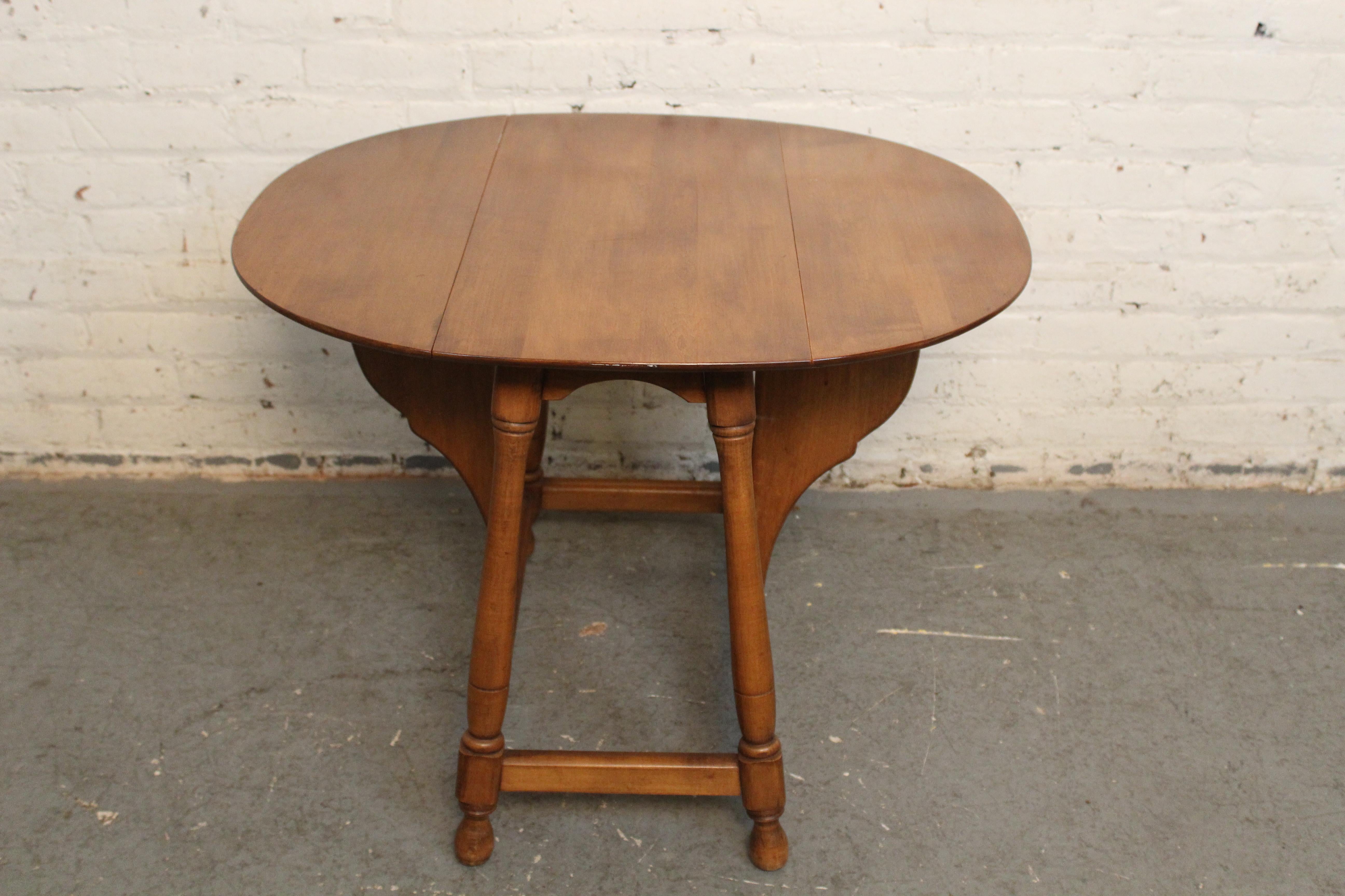 Mid-Century Colonial Revival Maple Drop Leaf Tables For Sale 1