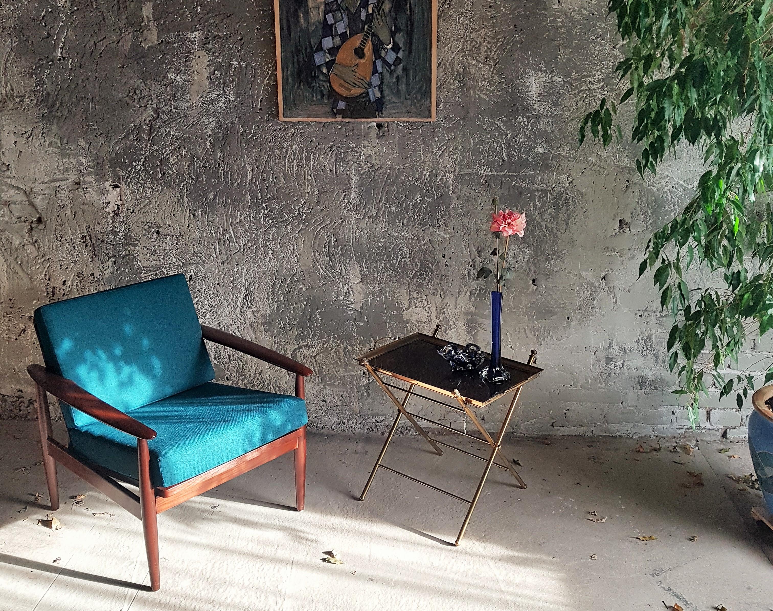 Français Table à plateau coloniale du milieu du siècle en laiton et bambou Maison Jansen, France, années 1960 en vente