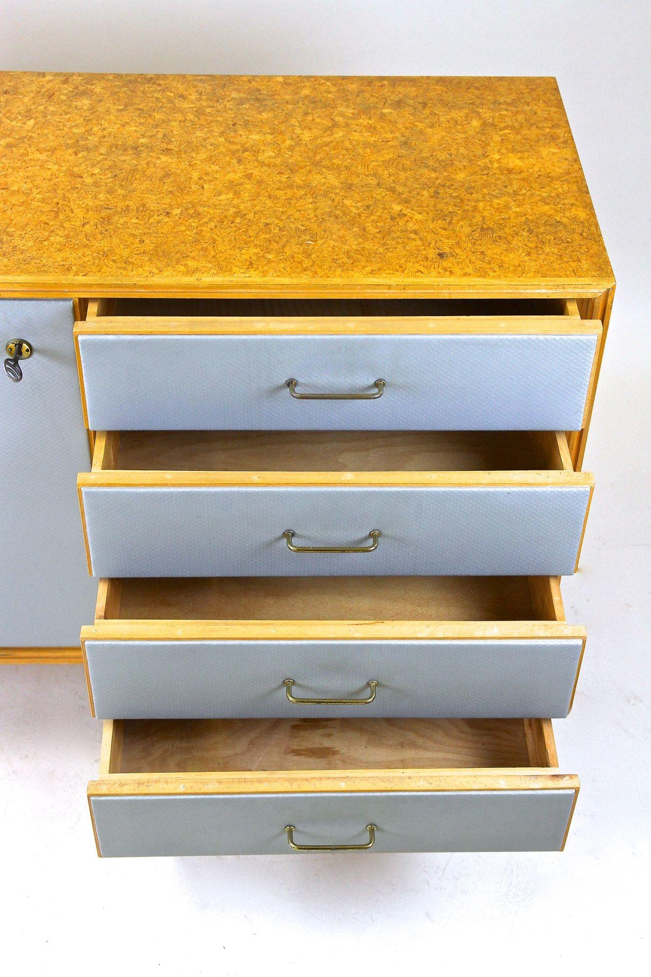 Mid-Century Commode/ Chest of Drawers with Powder Blue Fronts, Austria Ca. 1960 In Good Condition For Sale In Lichtenberg, AT