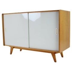 Kommode aus der Mitte des Jahrhunderts, entworfen von Jiri Jiroutek, 1960er Jahre.