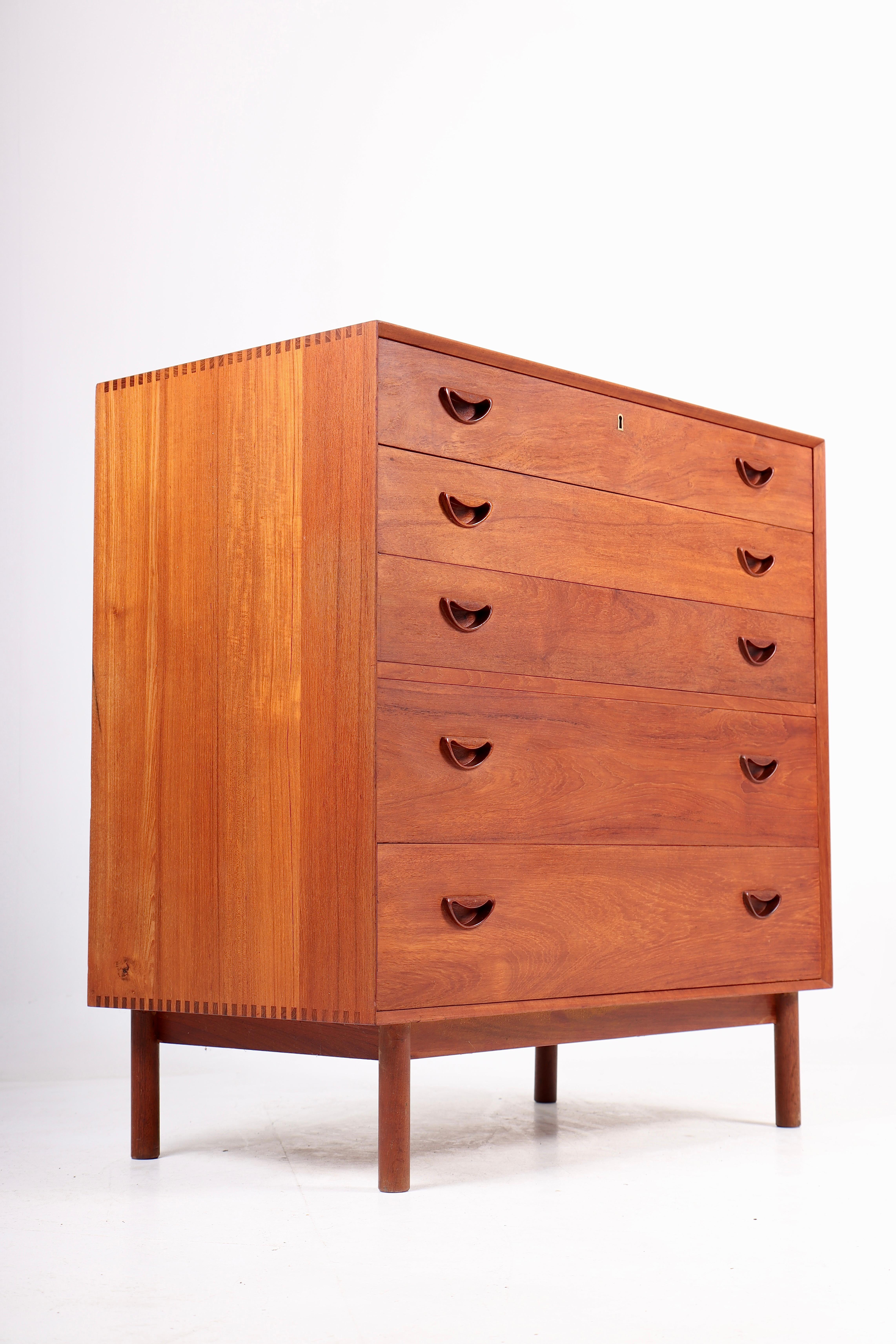 Mid-Century Commode in Solid Teak Designed by Hvidt & Mølgaard, 1950s For Sale 1