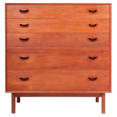 Commode du milieu du siècle en teck massif Designée par Hvidt & Mølgaard, années 1950