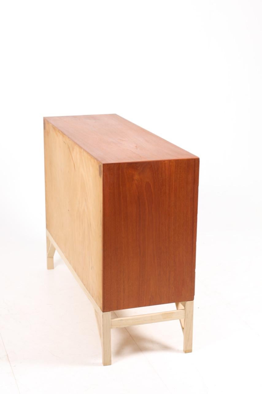 Midcentury Commode in Teak and Oak by Børge Mogensen In Good Condition In Lejre, DK