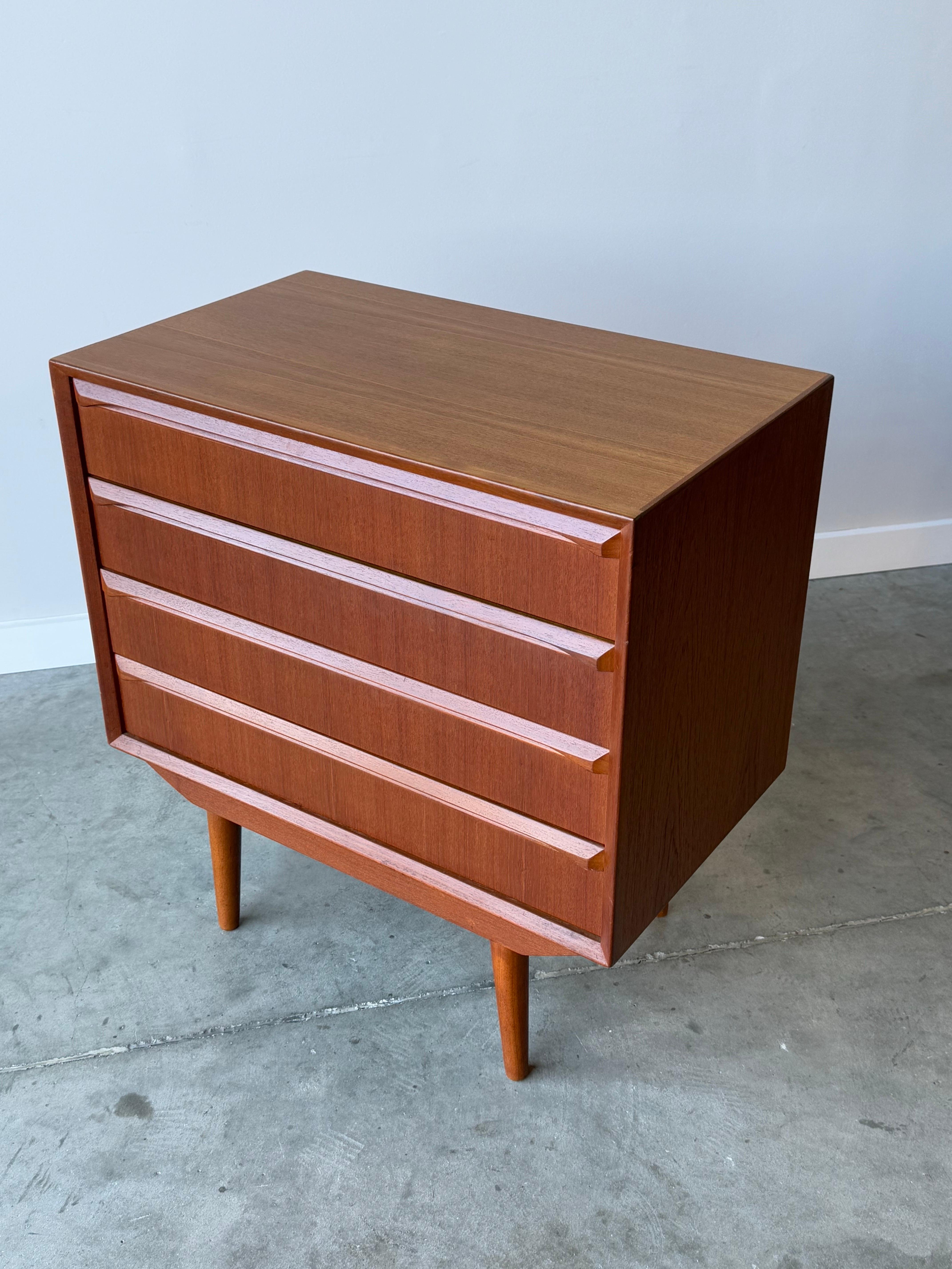 Mid-20th Century Mid-Century Compact Four Drawer Dresser