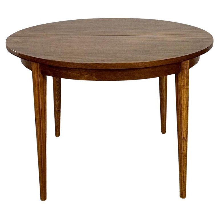 Mid century Compact round dining table For Sale at 1stDibs