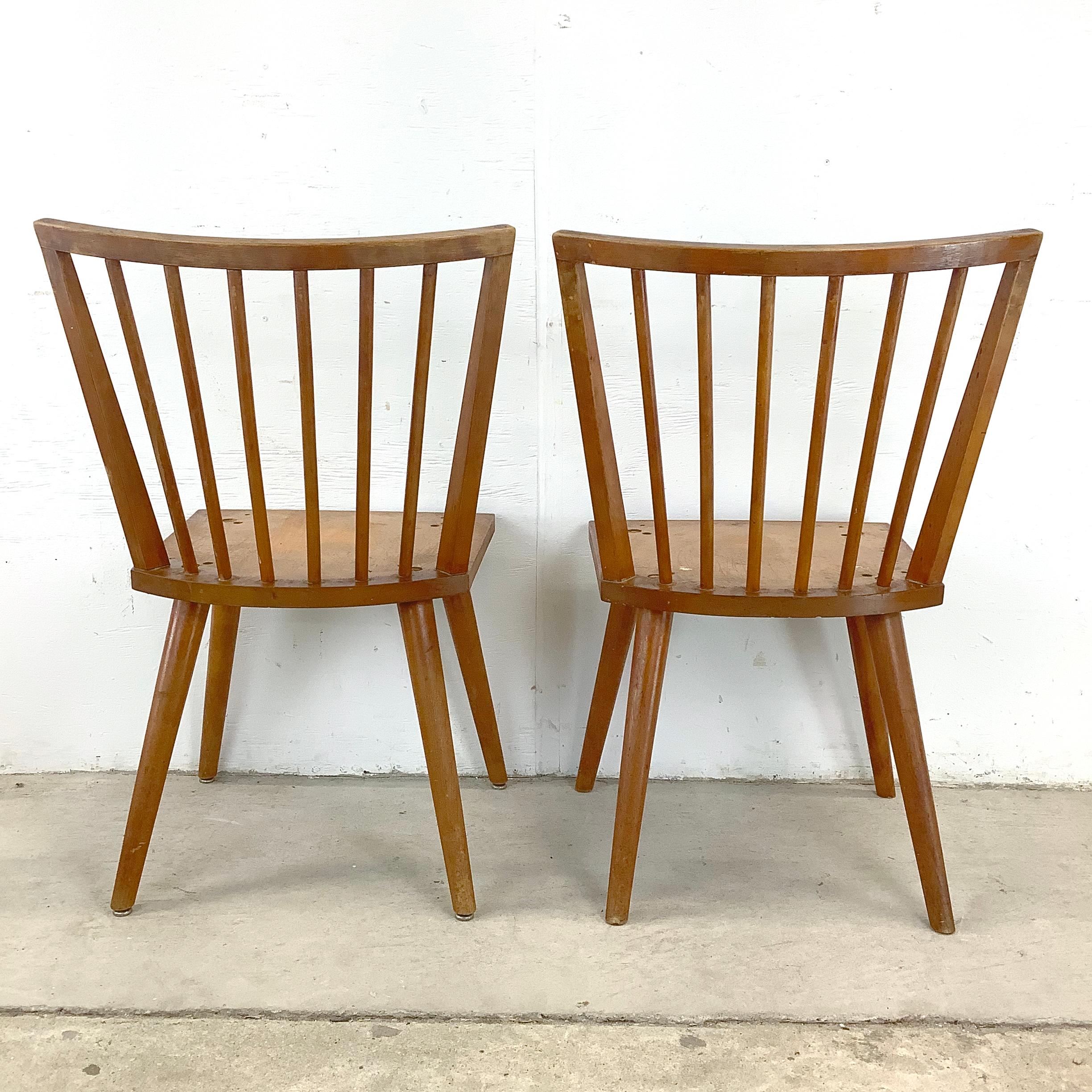 Mid-Century Modern Chaises de salle à manger Conant Ball du milieu du siècle - ensemble de quatre en vente