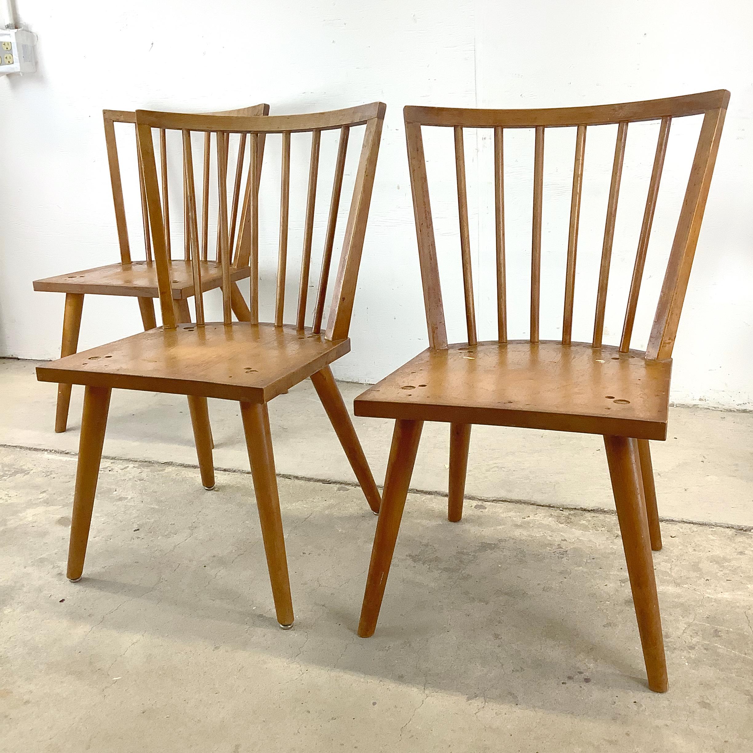 20ième siècle Chaises de salle à manger Conant Ball du milieu du siècle - ensemble de quatre en vente