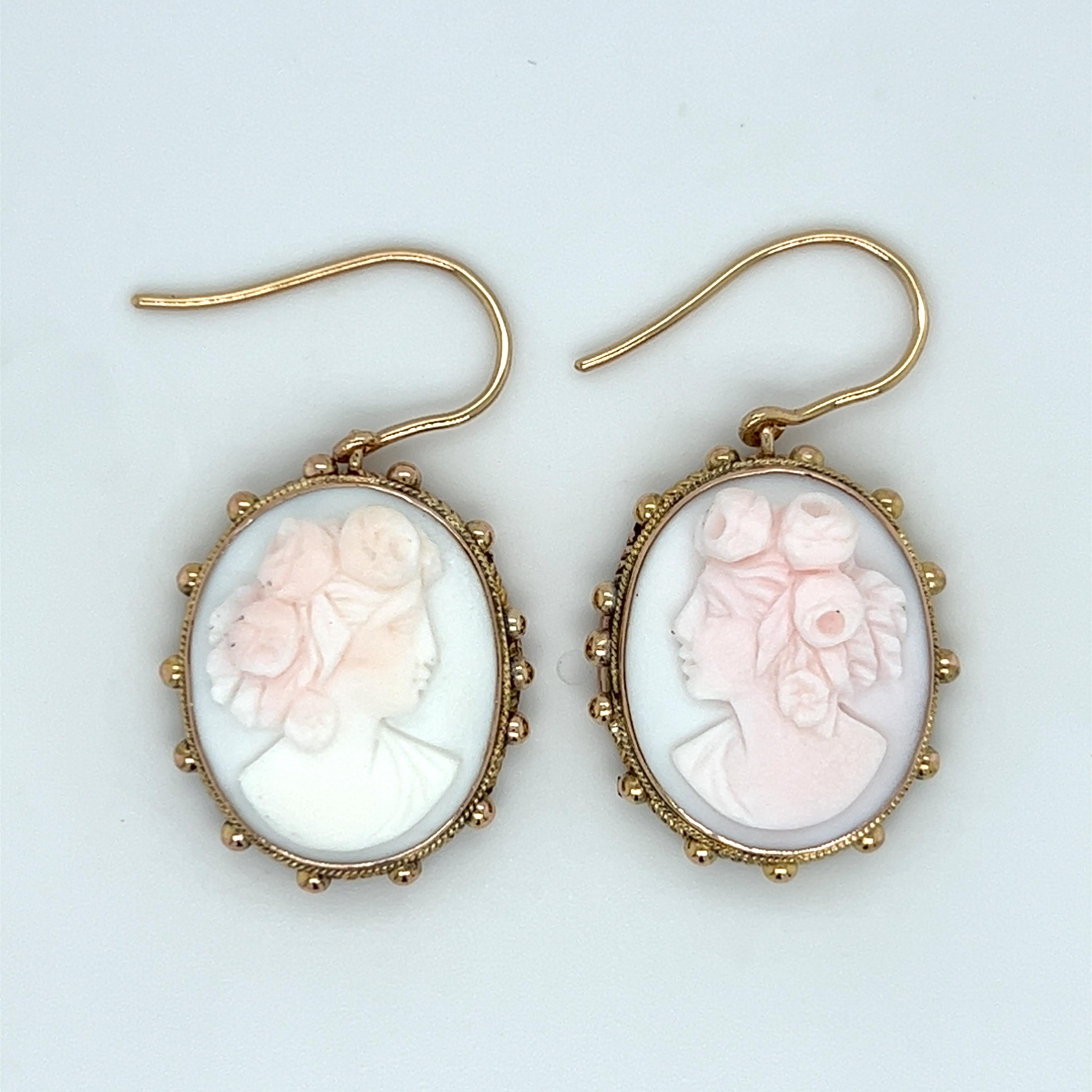 Mid-Century Conch Shell Cameo Earrings in 14K Yellow Gold In Good Condition In Towson, MD