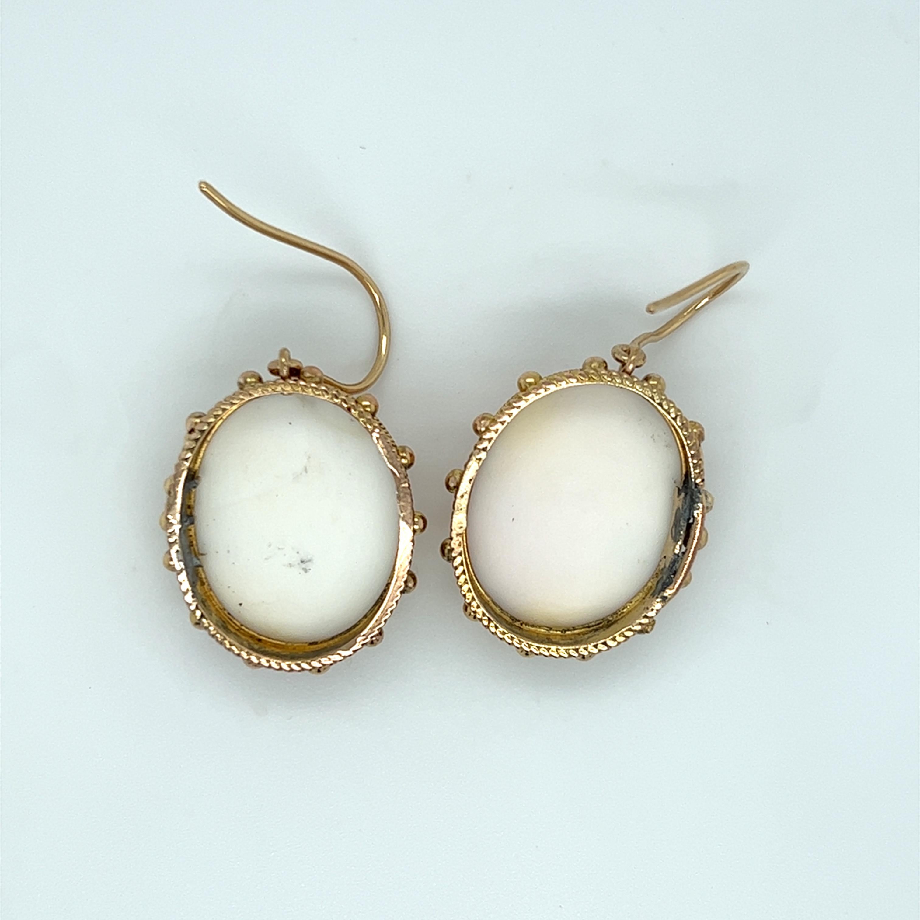 Women's Mid-Century Conch Shell Cameo Earrings in 14K Yellow Gold