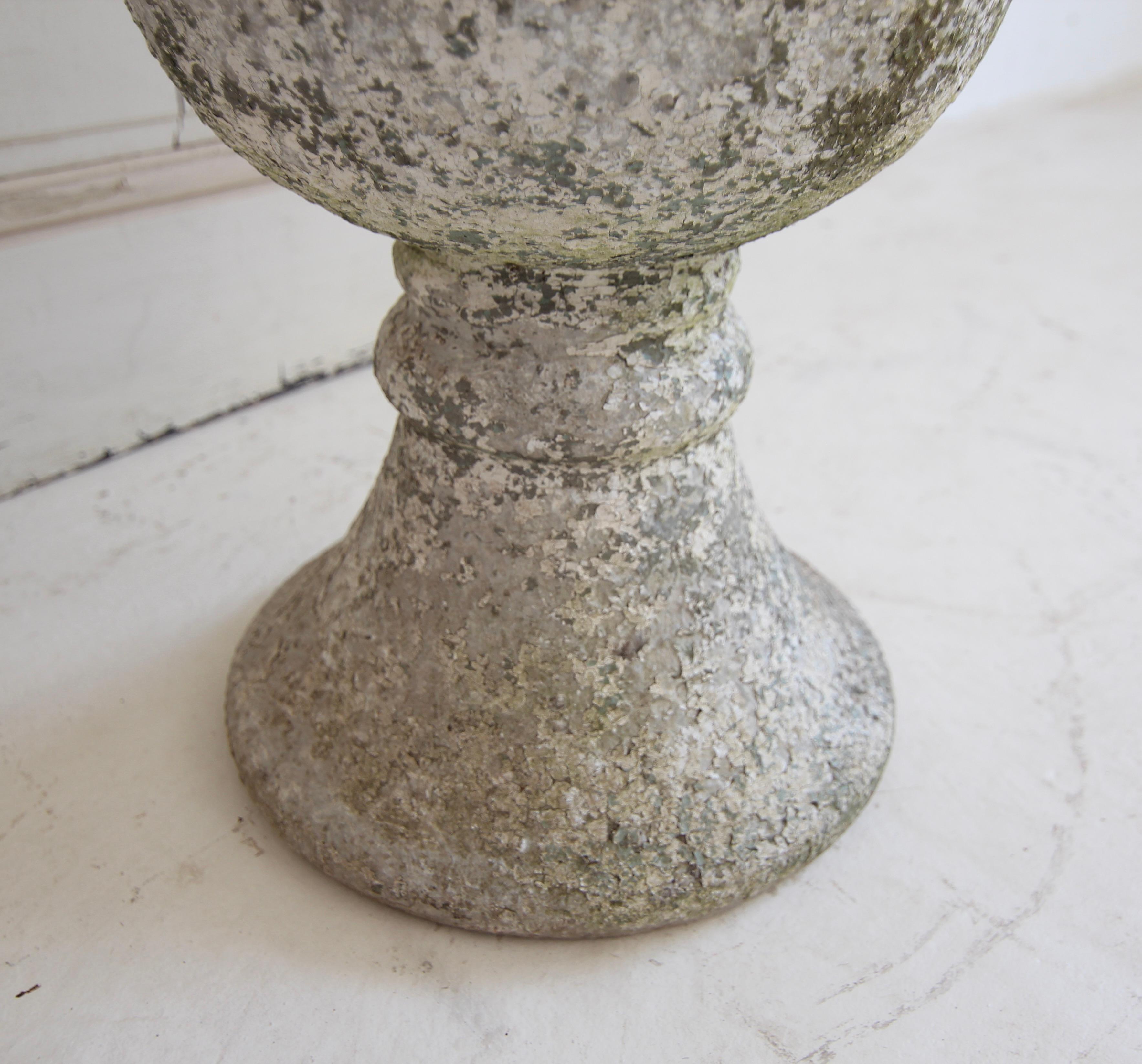 Vaso a urna da giardino in cemento di metà secolo in vendita 6