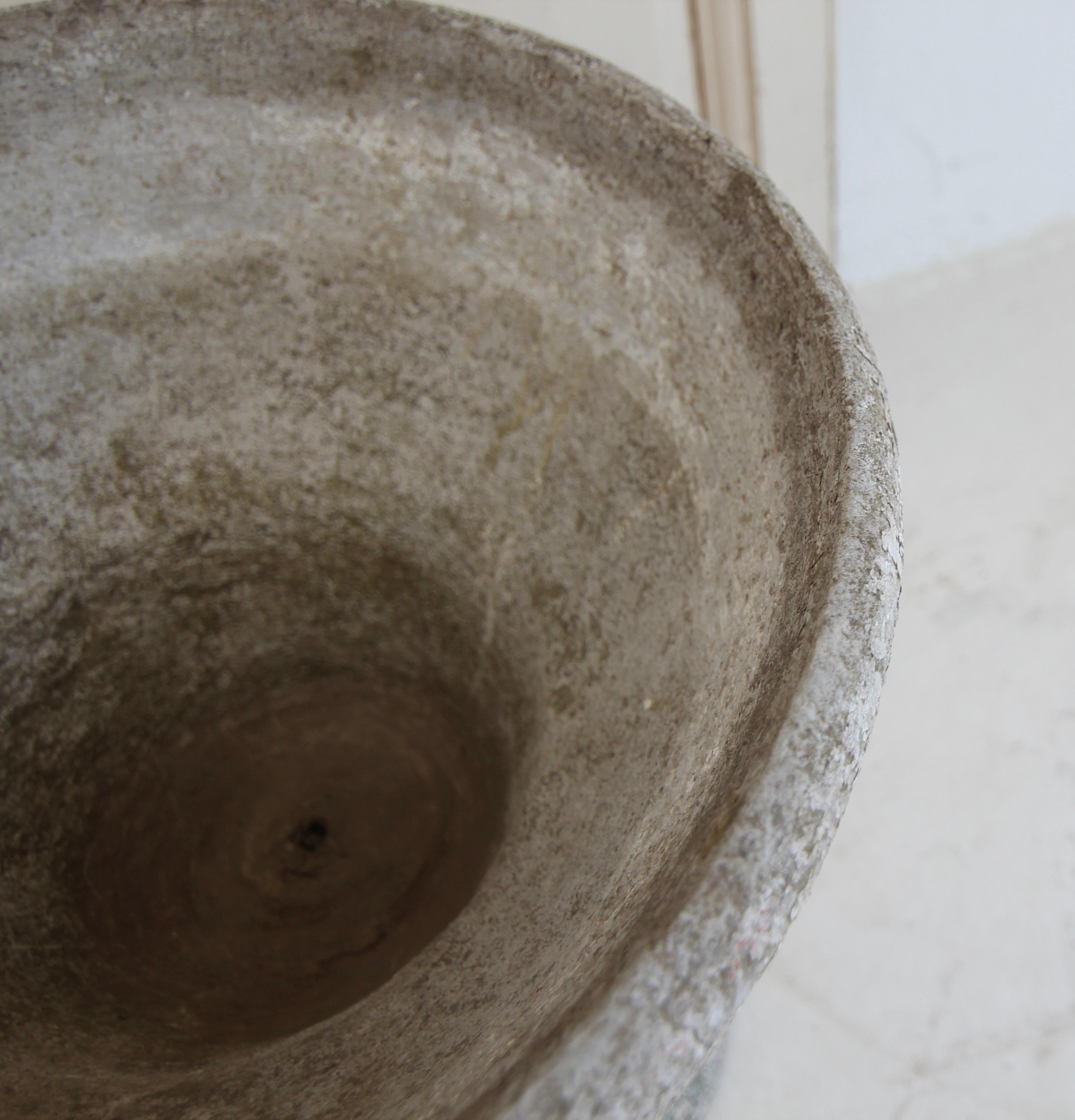 Vaso a urna da giardino in cemento di metà secolo in vendita 9