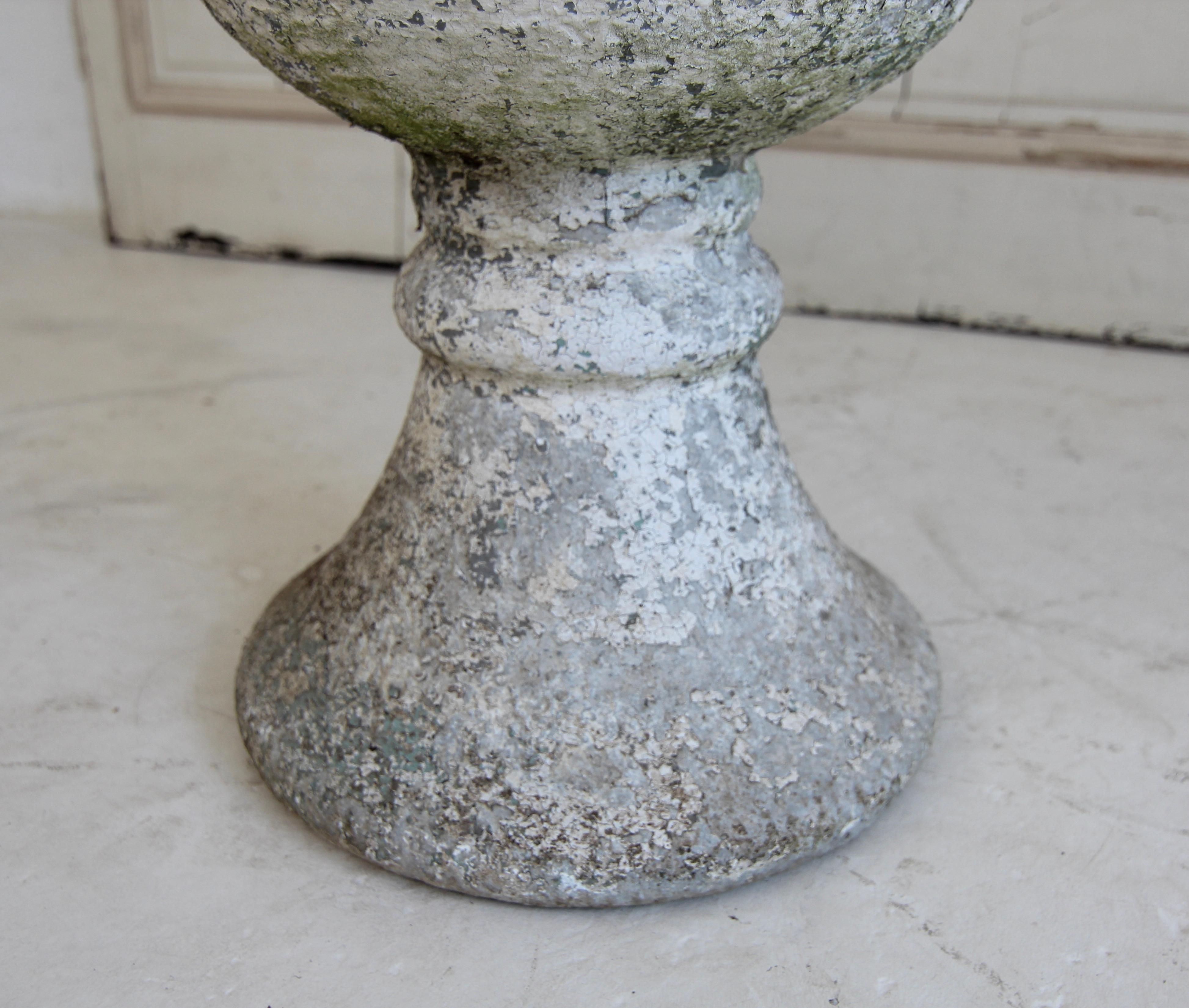 Vaso a urna da giardino in cemento di metà secolo in vendita 10