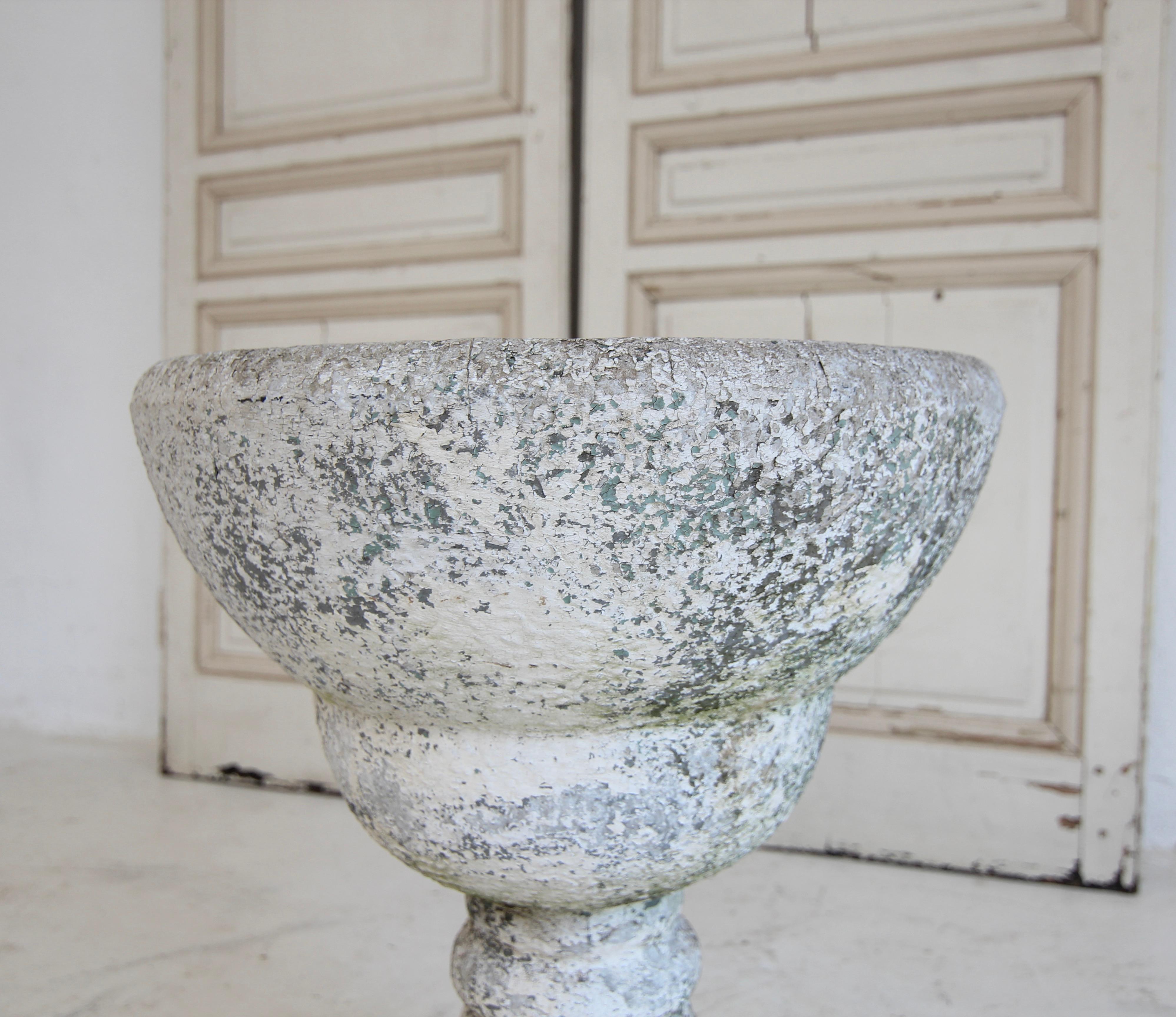 Vaso a urna da giardino in cemento di metà secolo in vendita 11
