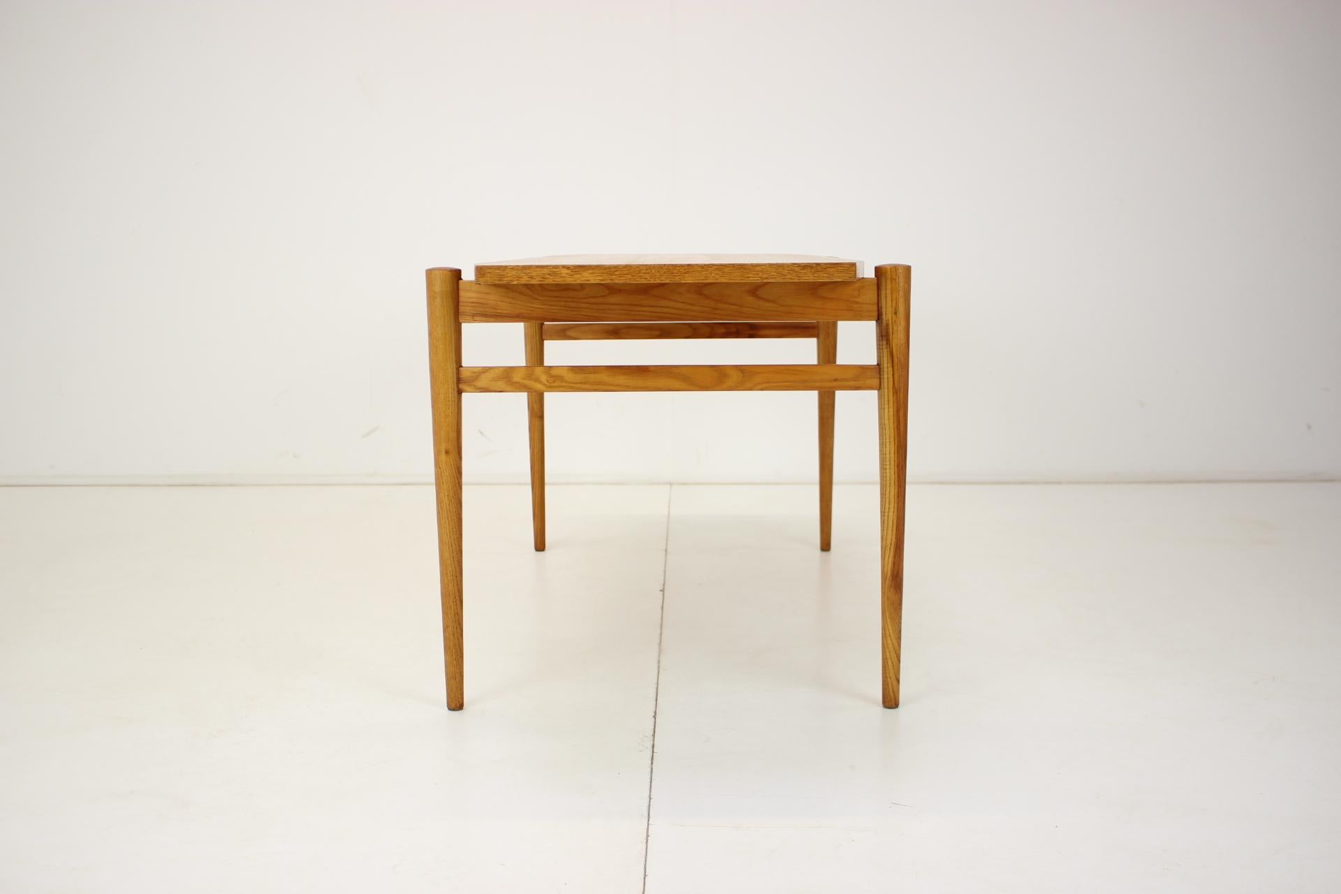 Konferenztisch aus der Mitte des Jahrhunderts/ Devotvar, 1970er Jahre (Holz) im Angebot