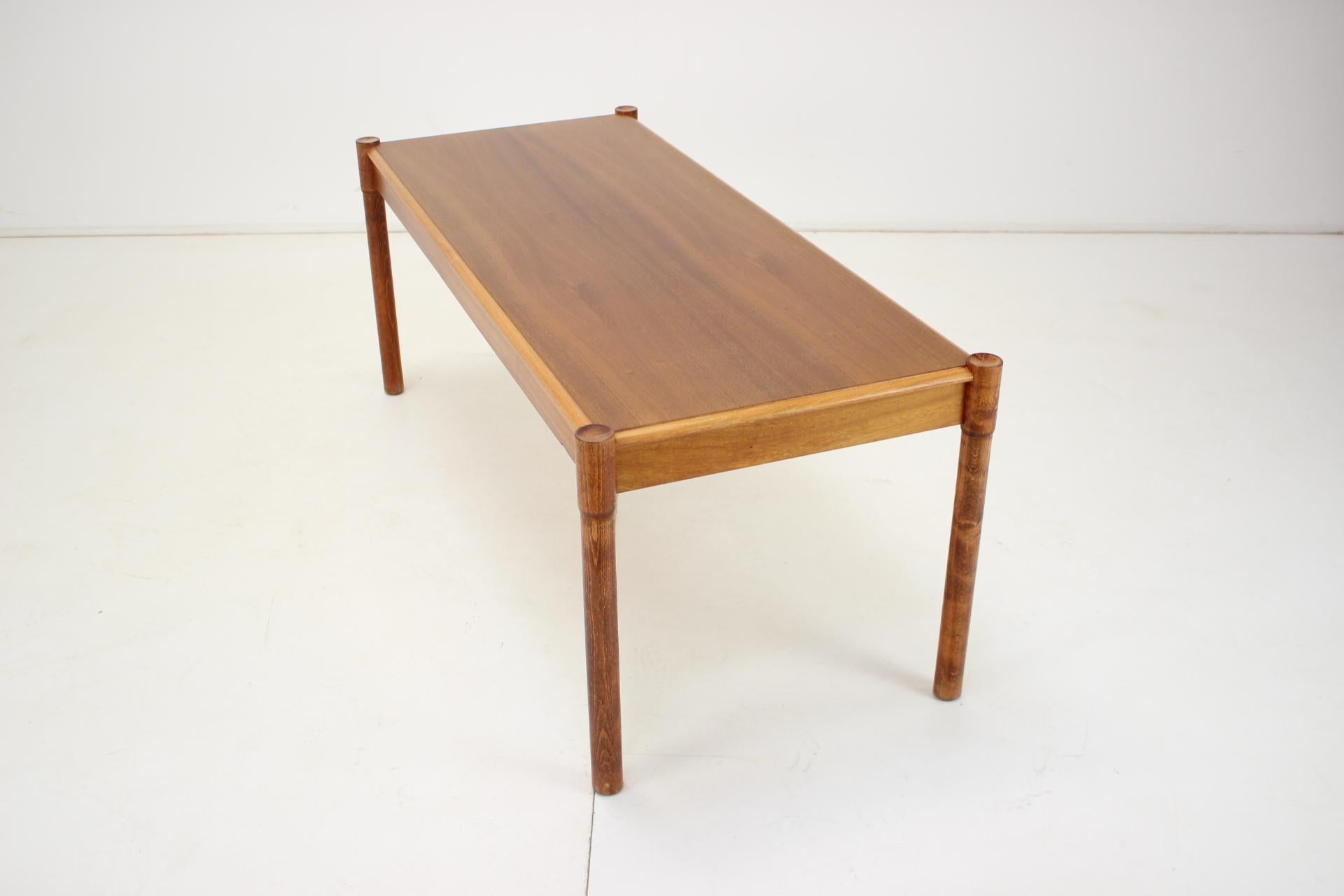 Mid-Century Conference Table/ VEGAS, Czechoslovakia, 1970's In Good Condition For Sale In Praha, CZ
