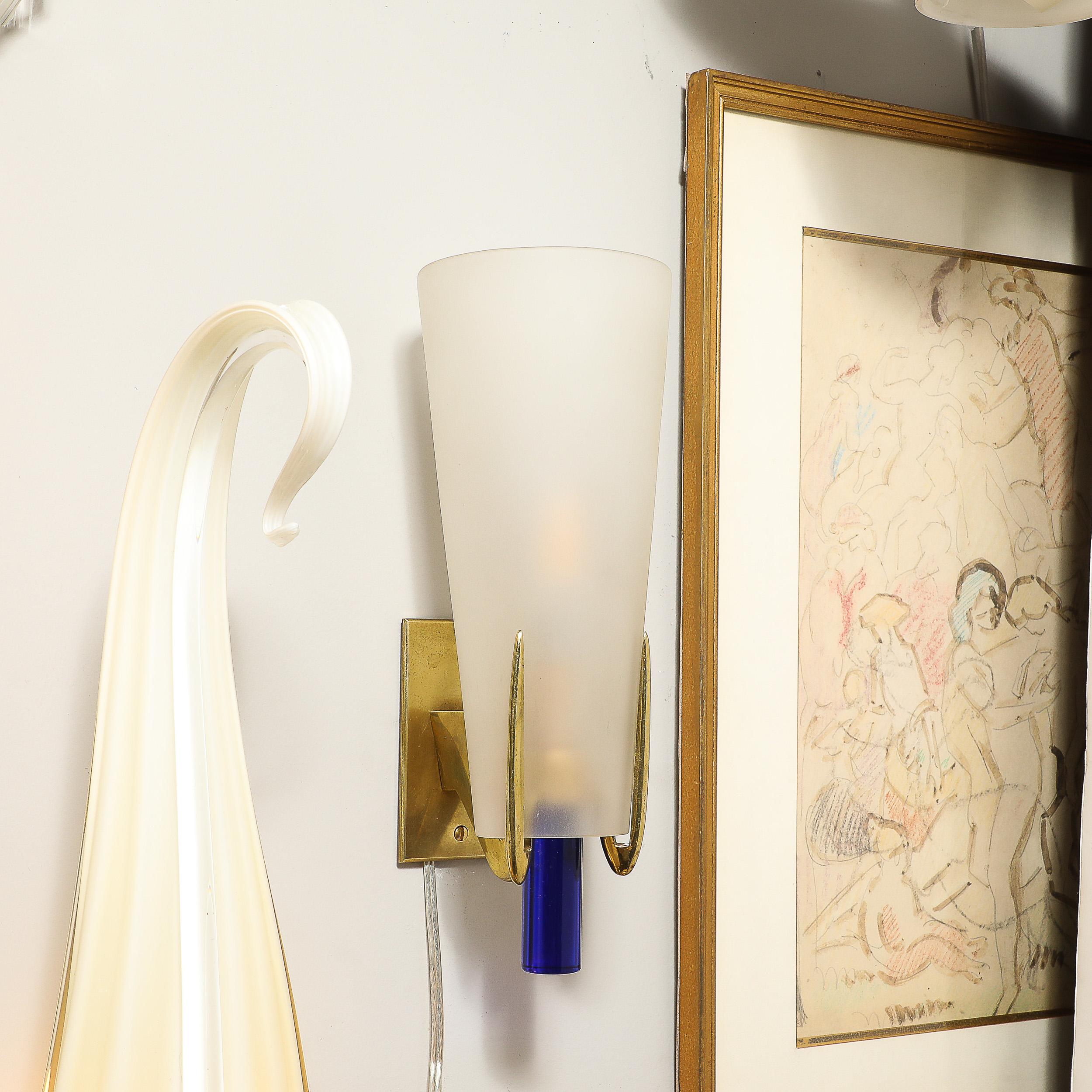 Ottone Sconce di metà secolo in vetro smerigliato e ottone di Max Ingrand per Fontana Arte in vendita