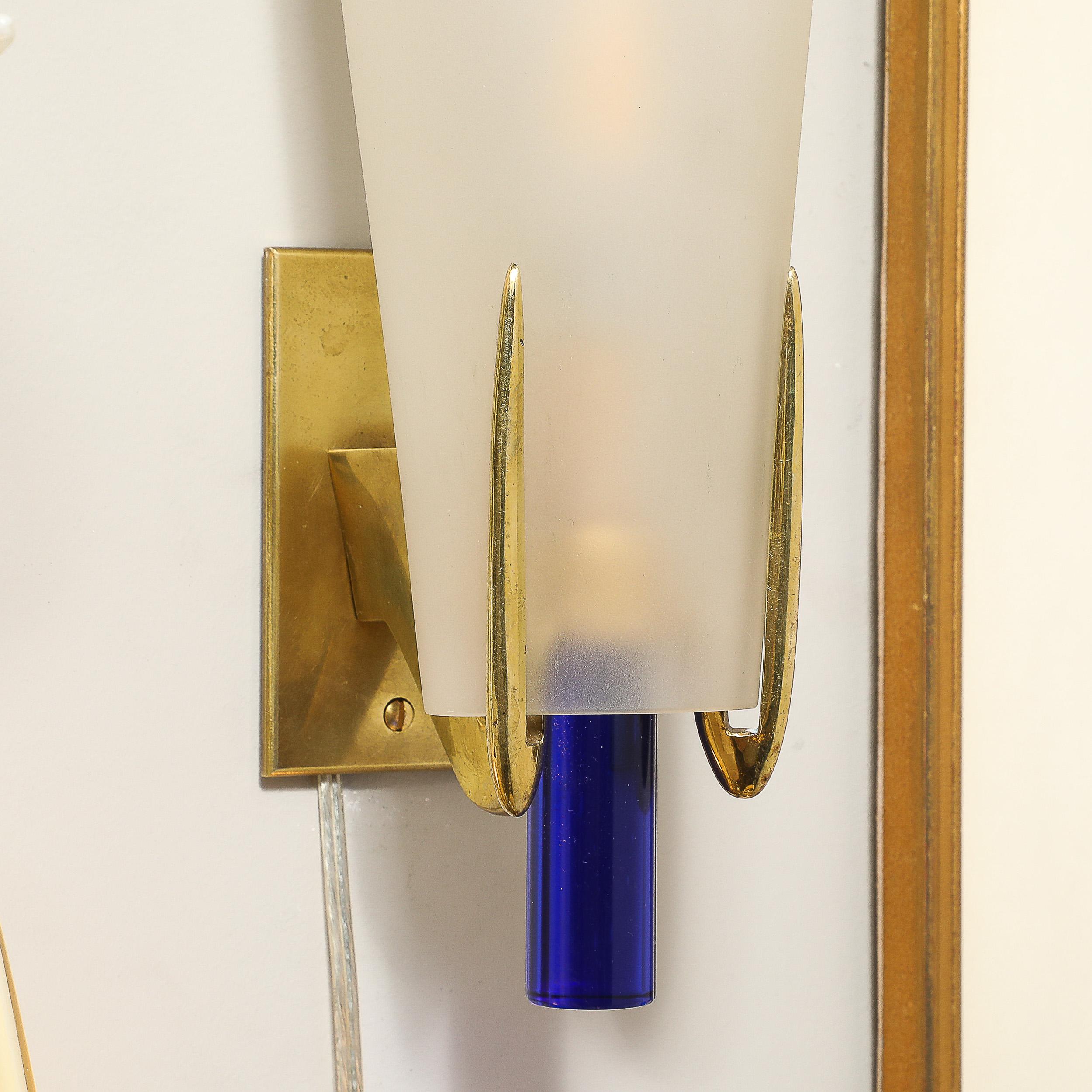 Sconce di metà secolo in vetro smerigliato e ottone di Max Ingrand per Fontana Arte in vendita 1