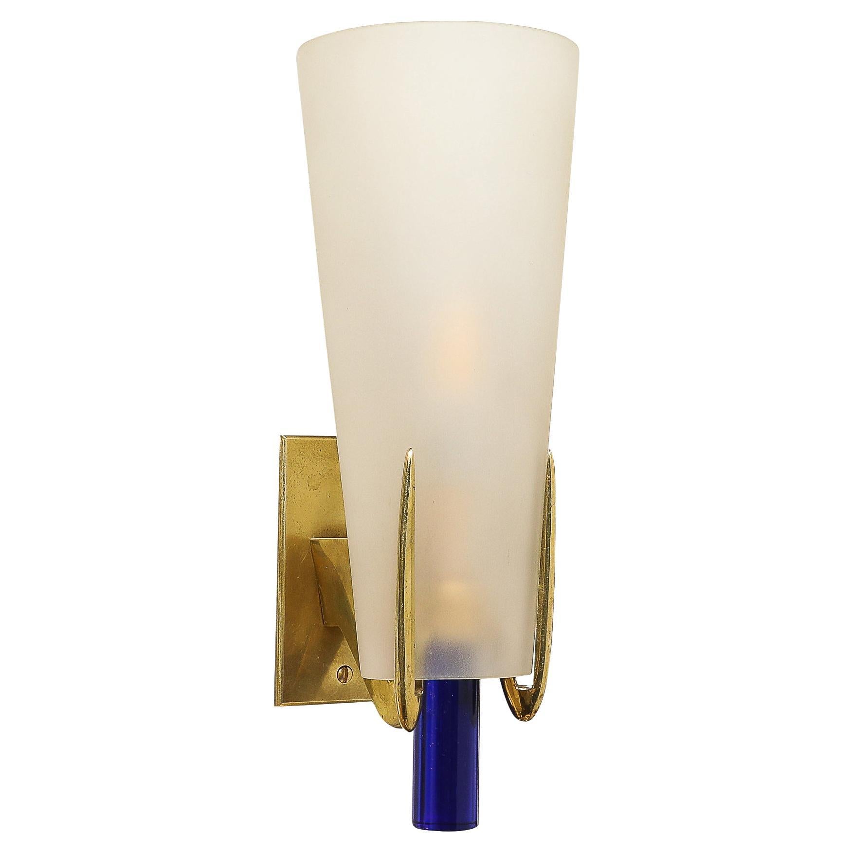 Sconce di metà secolo in vetro smerigliato e ottone di Max Ingrand per Fontana Arte in vendita
