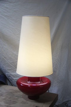 Midcentury Conical Table Lamp Vistosi Design Red and White Murano Glass, 1960s