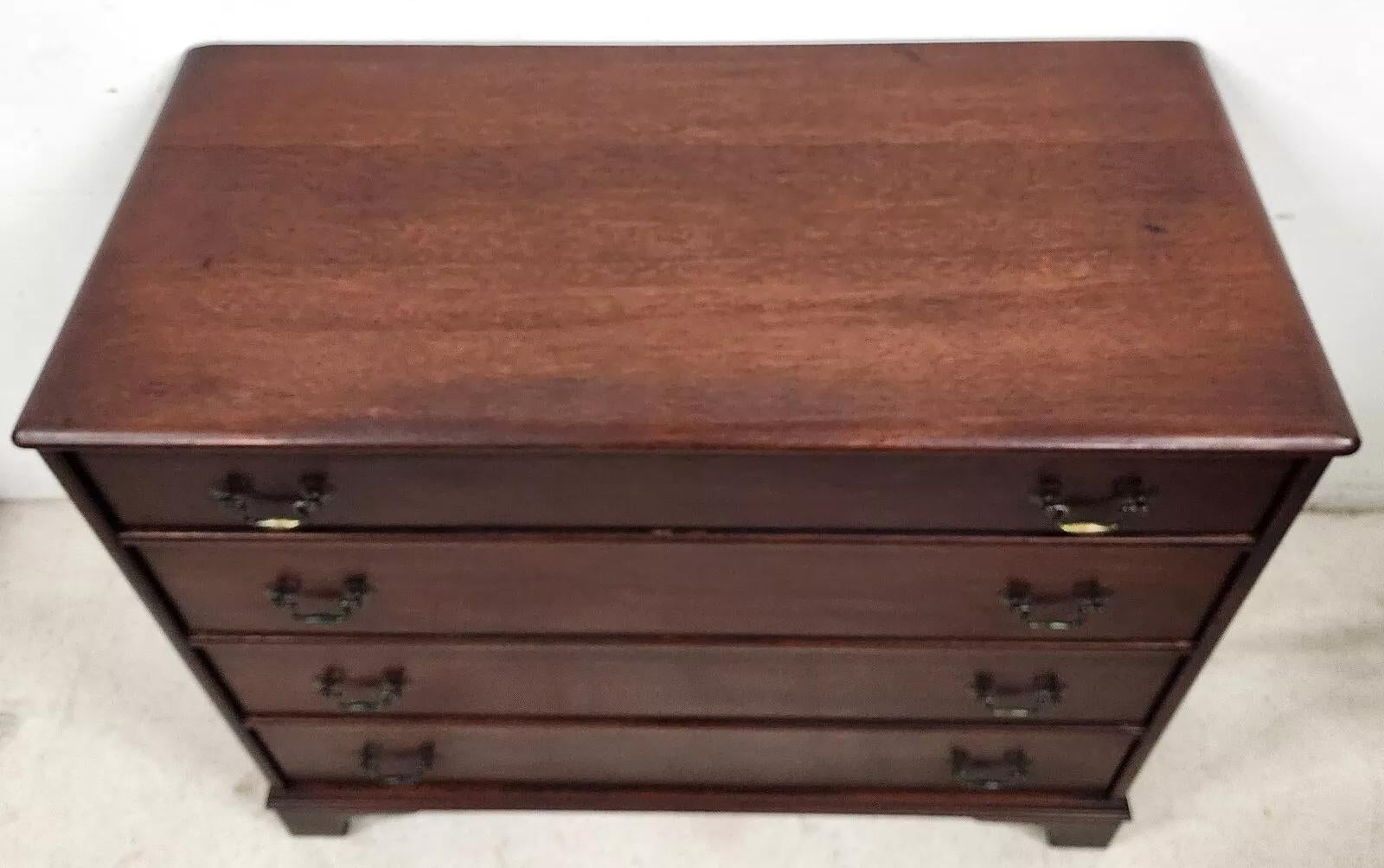 Mid-Century moderno Cassettiera di metà secolo CONTINENTAL FURNITURE Co in vendita