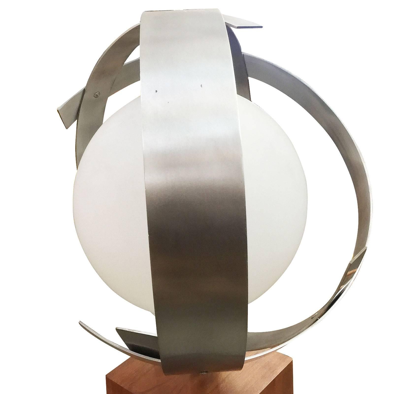 Midcentury Continental Glass Aluminum Sculpture Floor Lamp In Excellent Condition For Sale In Van Nuys, CA