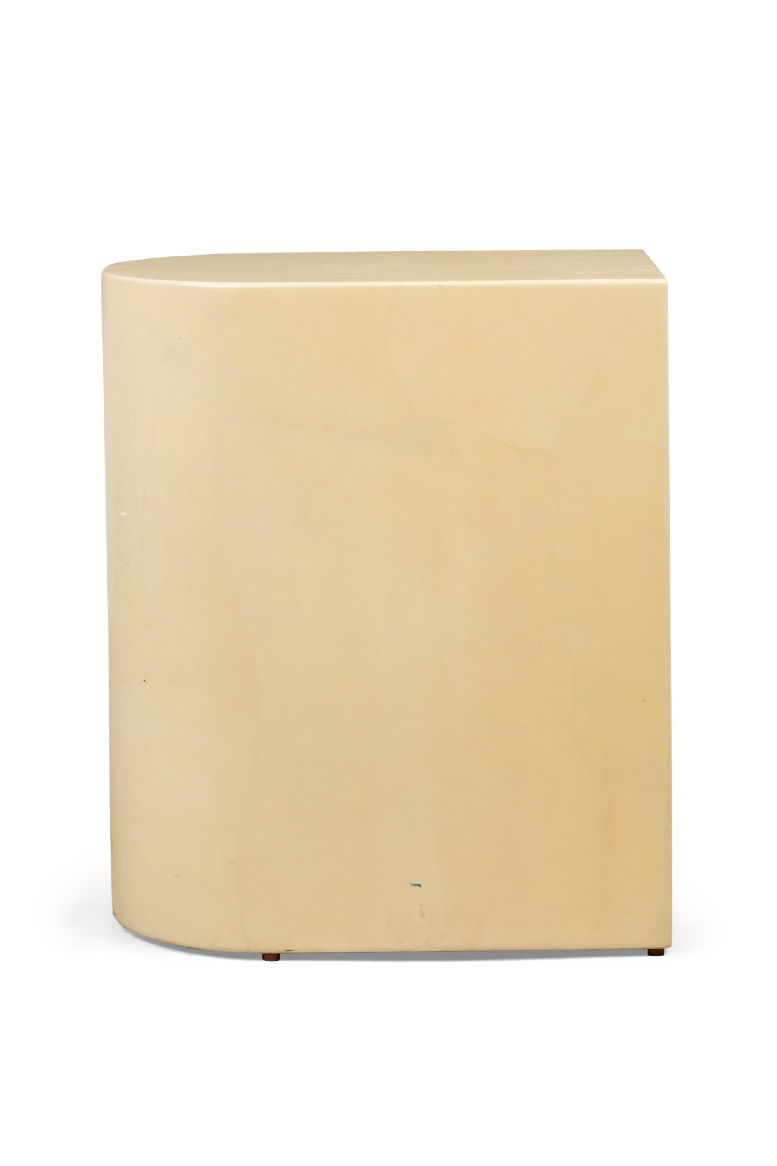Kontinentaler Karl Springer-Beistelltisch aus Ziegenleder aus der Mitte des Jahrhunderts (Moderne der Mitte des Jahrhunderts) im Angebot