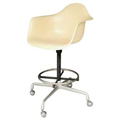 Mid-Century Contracting Bar Stool in Parchment Fiberglass Shell