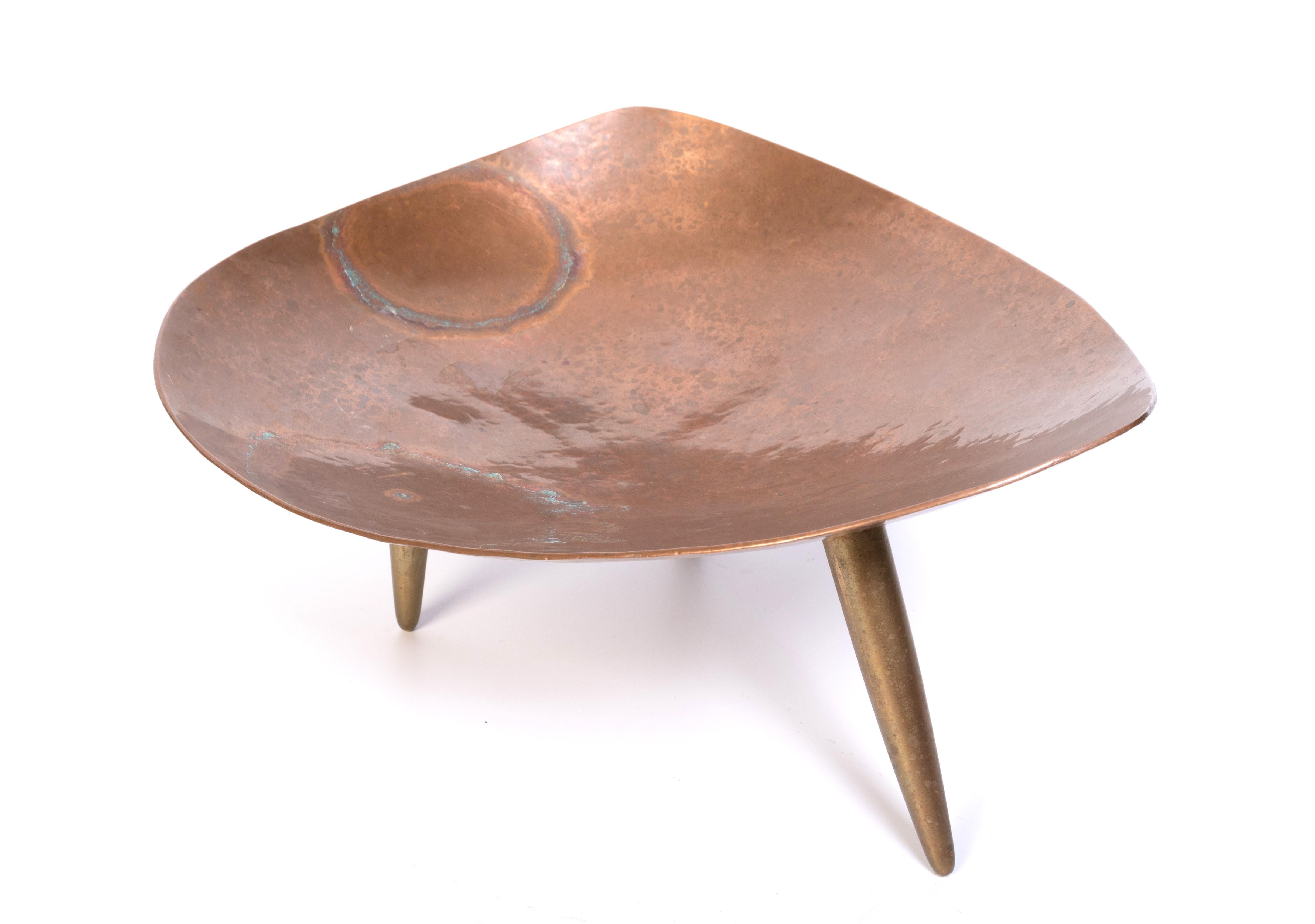Mid Century Kupfer und Messing Brutalist Vide Poche Centre Piece C.1960 (Brutalismus) im Angebot