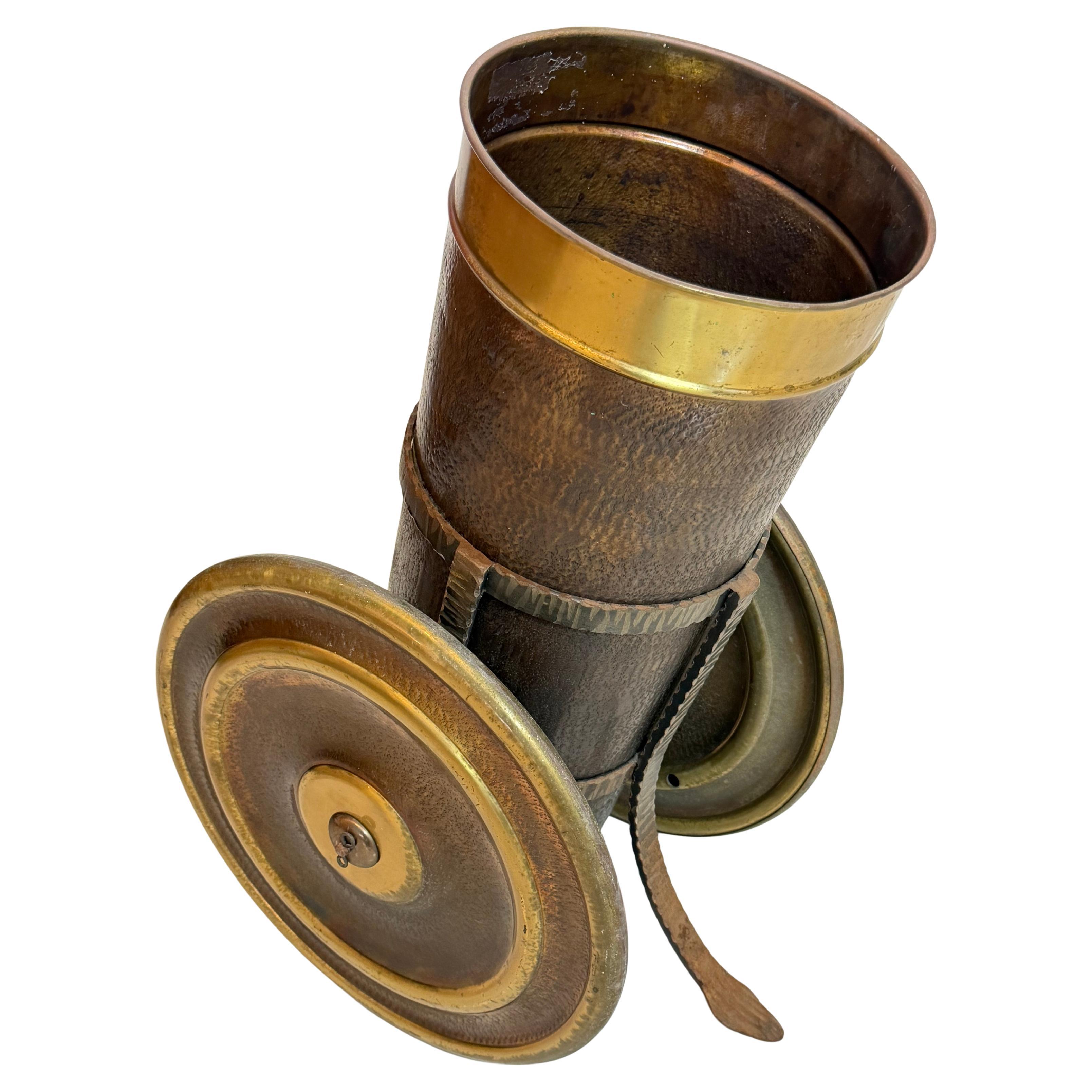 Portaombrelli a forma di cannone in rame e ottone di metà secolo, anni
50