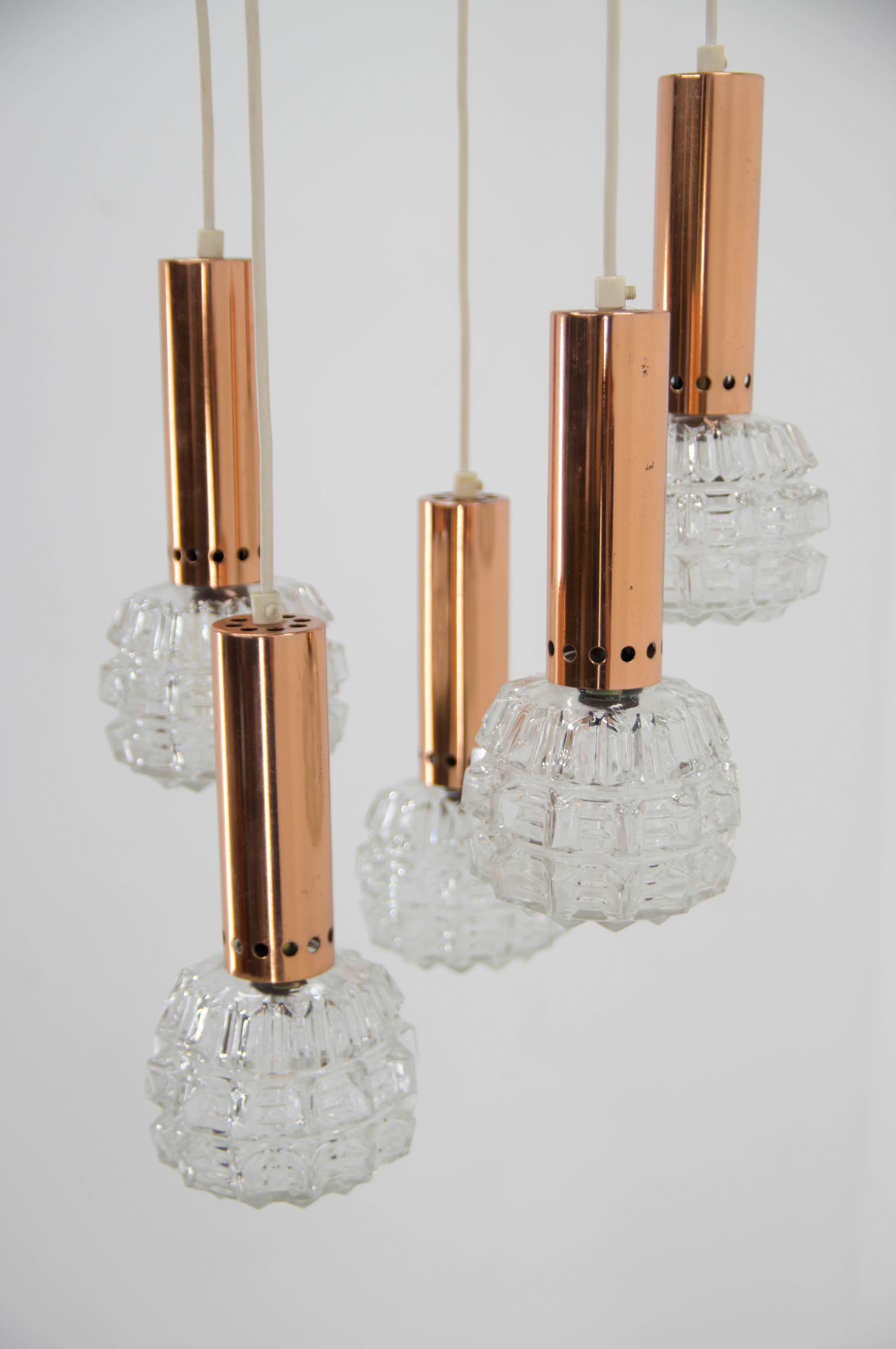 5-flamming chandelier made by Elektroinstala Decin
5x40W, E14-E15 bulbs
US wiring compatible.