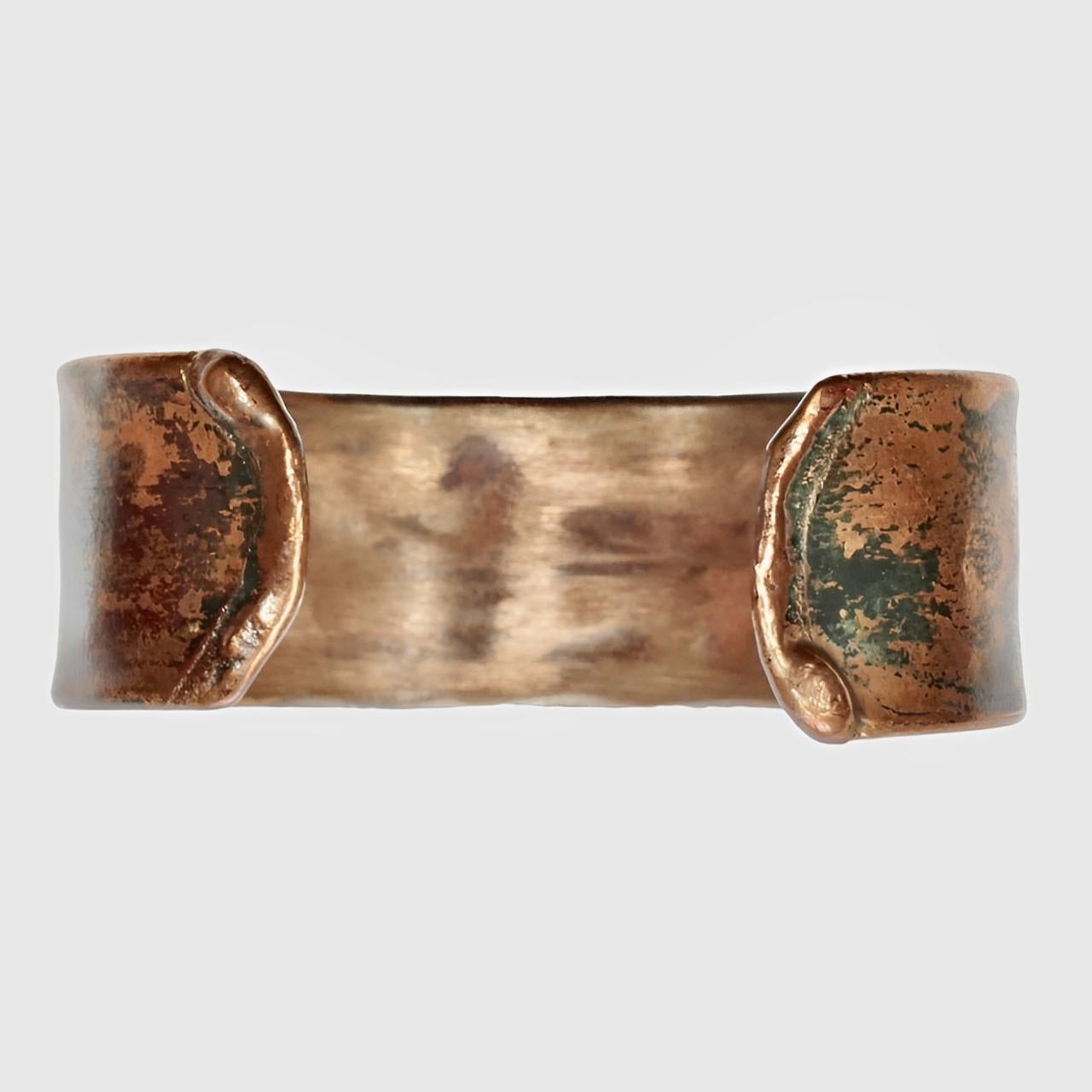 Mid Century Copper Anodized Bangle with a Horses Design en venta 2