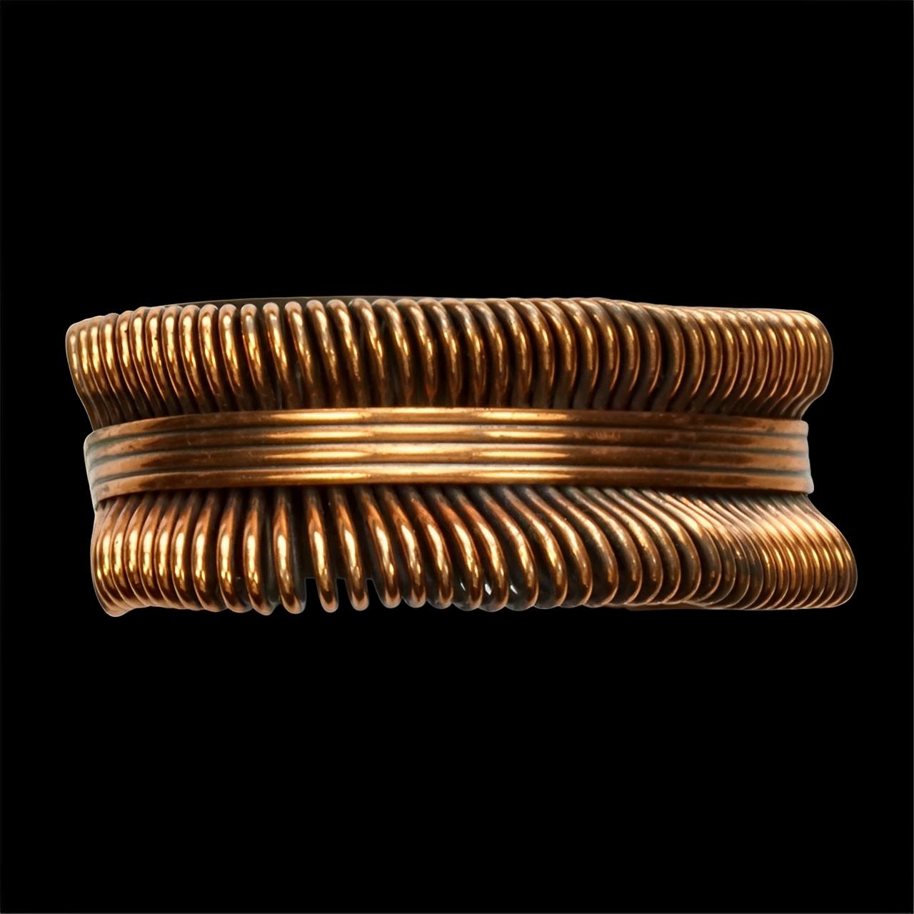 Mid Century Copper Anodized Bangle with a Wire Design For Sale 3