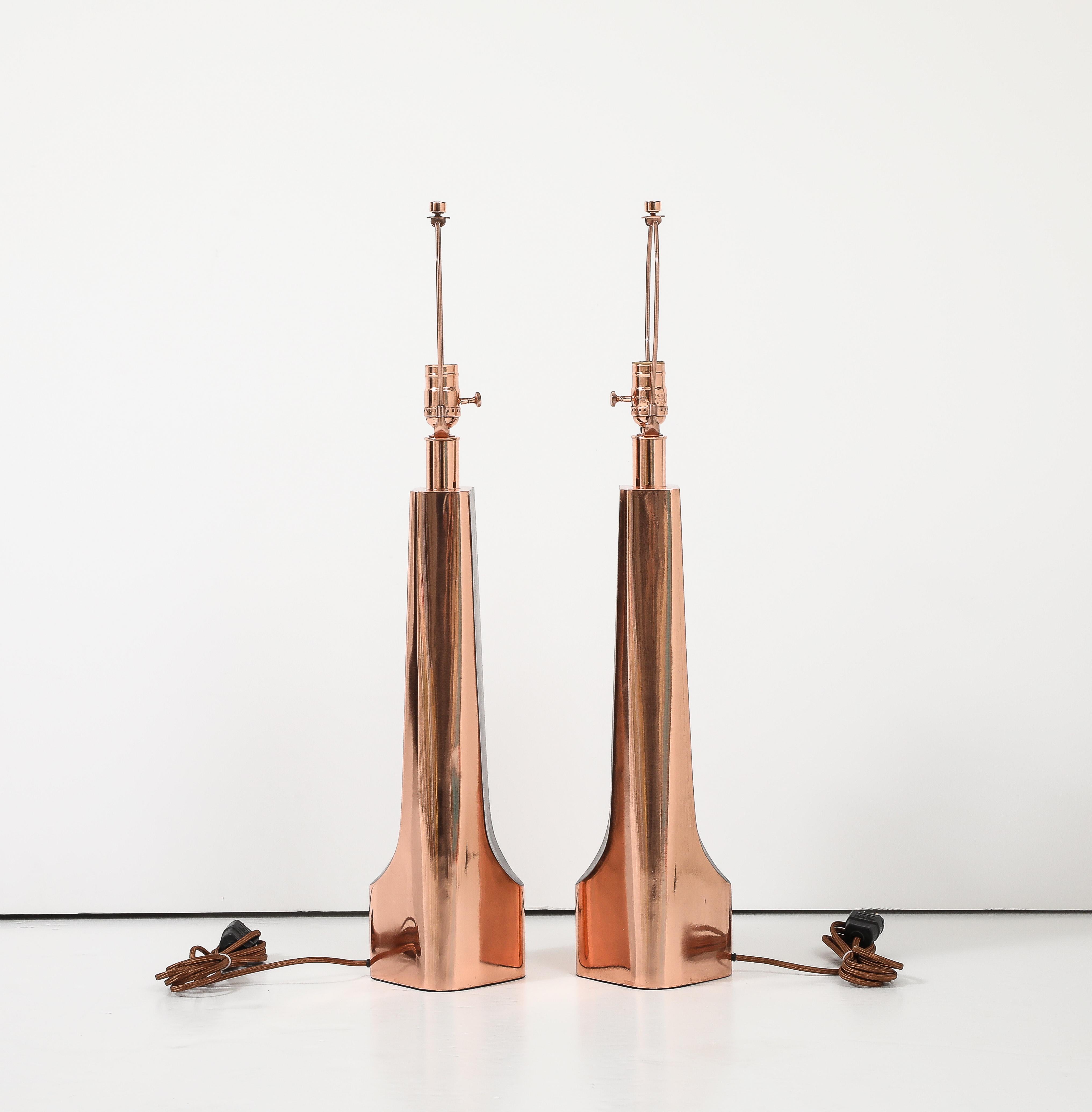 Lampes modernistes du milieu du siècle en cuivre bronzé Bon état - En vente à New York, NY
