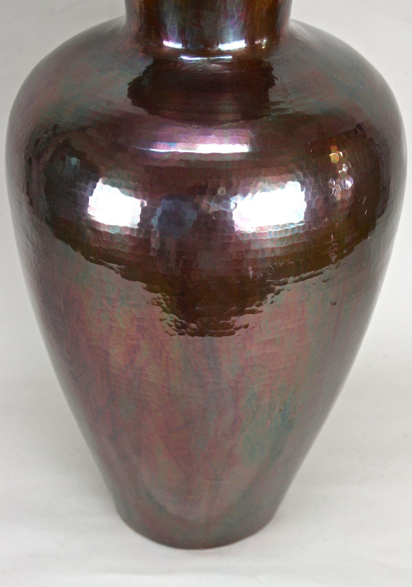 Mid Century Kupfer Bodenvase schillernd glasiert - Handgeschmiedet, AT um 1970 im Angebot 7