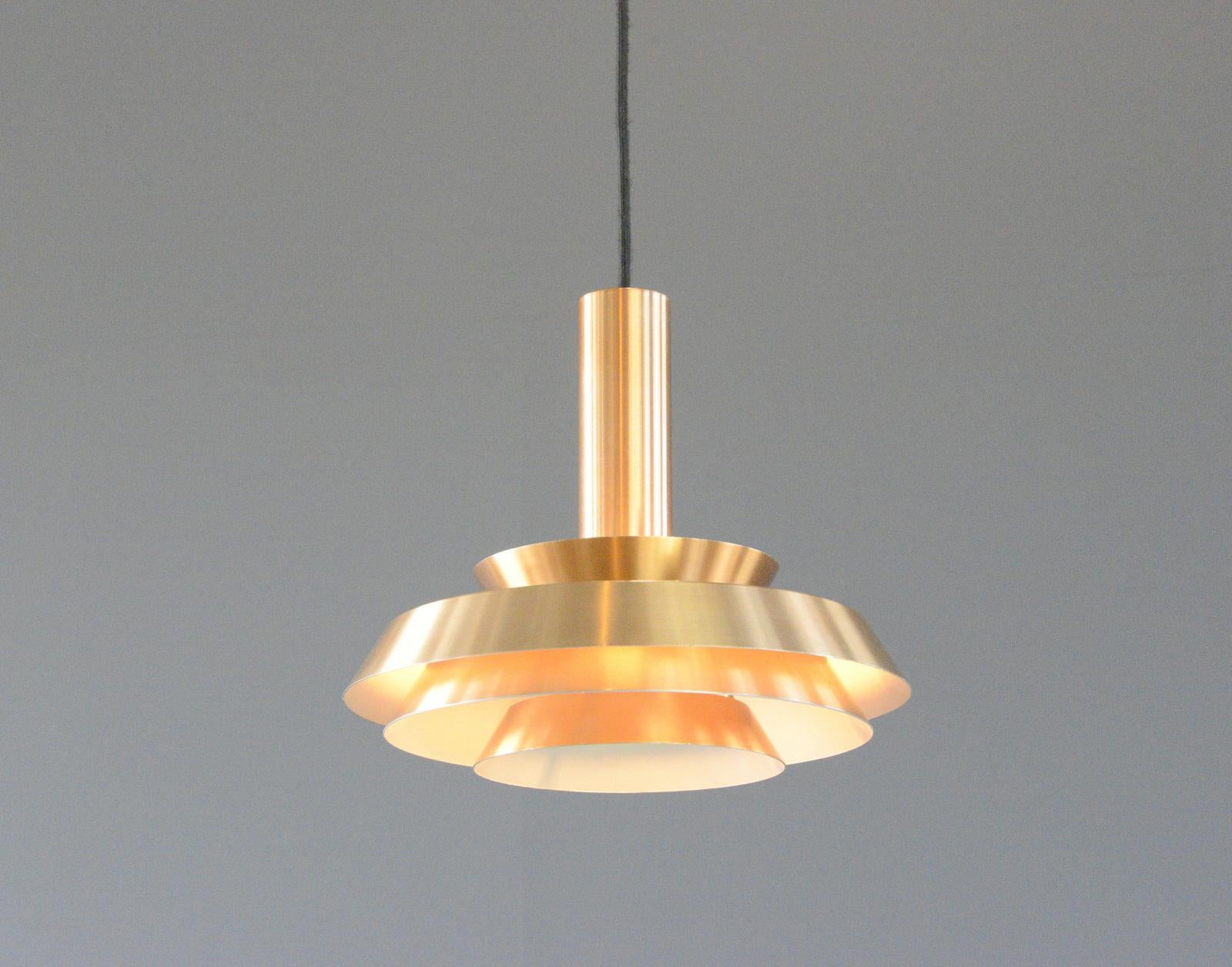 Midcentury Copper Pendant Light By VEB Metaldrucker Halle Circa 1970s

- Layered copper diffusers
- Takes E27 fitting bulbs
- Black fabric cable
- Comes with 100cm of cable
- Made by VEB Metaldrucker, Halle
- Model P612
- East German ~