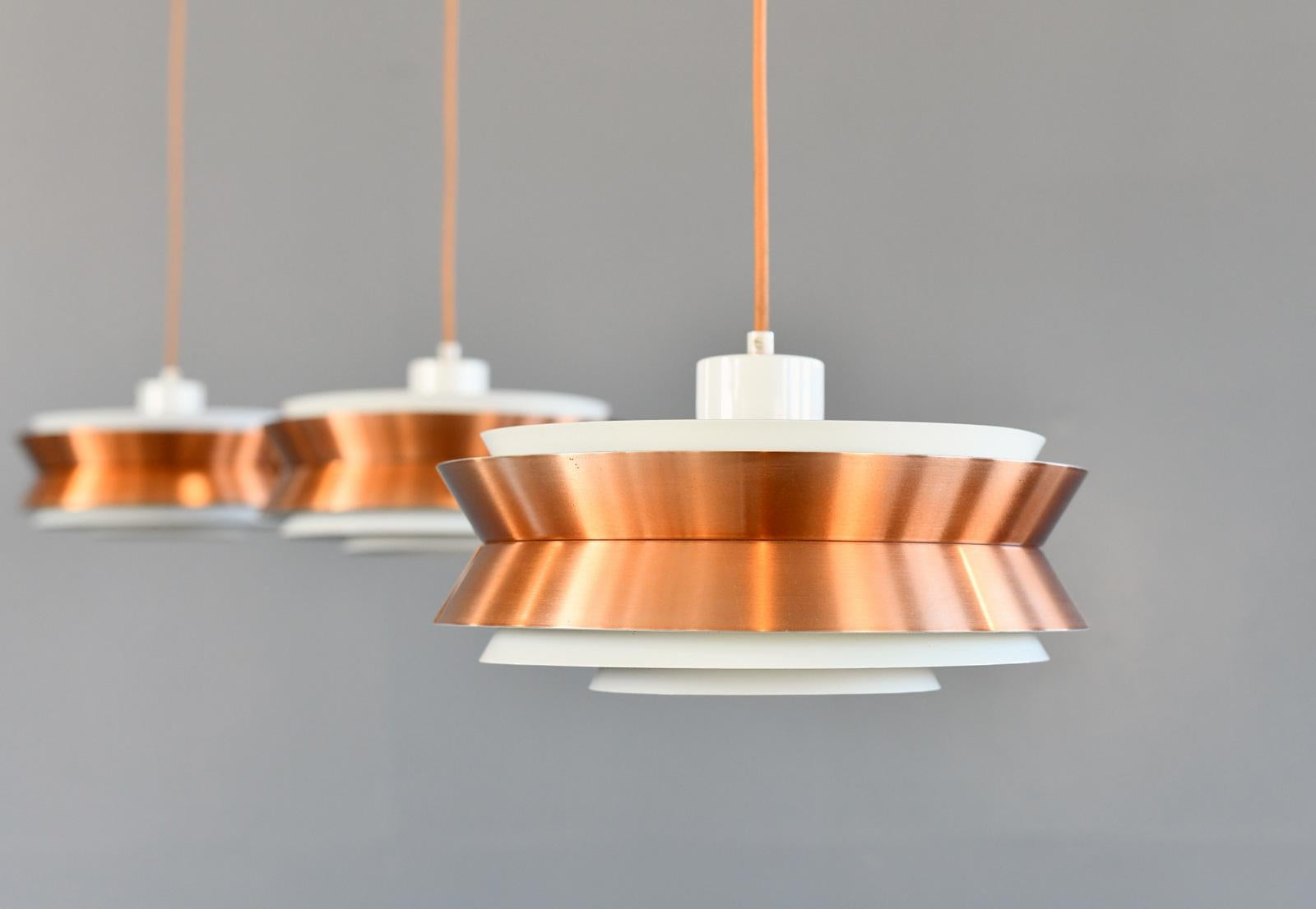 Mid-Century moderno Lampada a sospensione in rame del metà del secolo scorso di VEB Metaldrucker Halle Circa 1970 in vendita