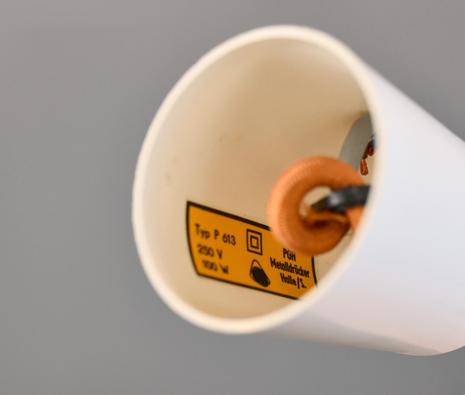 Lampada a sospensione in rame del metà del secolo scorso di VEB Metaldrucker Halle Circa 1970 in vendita 2